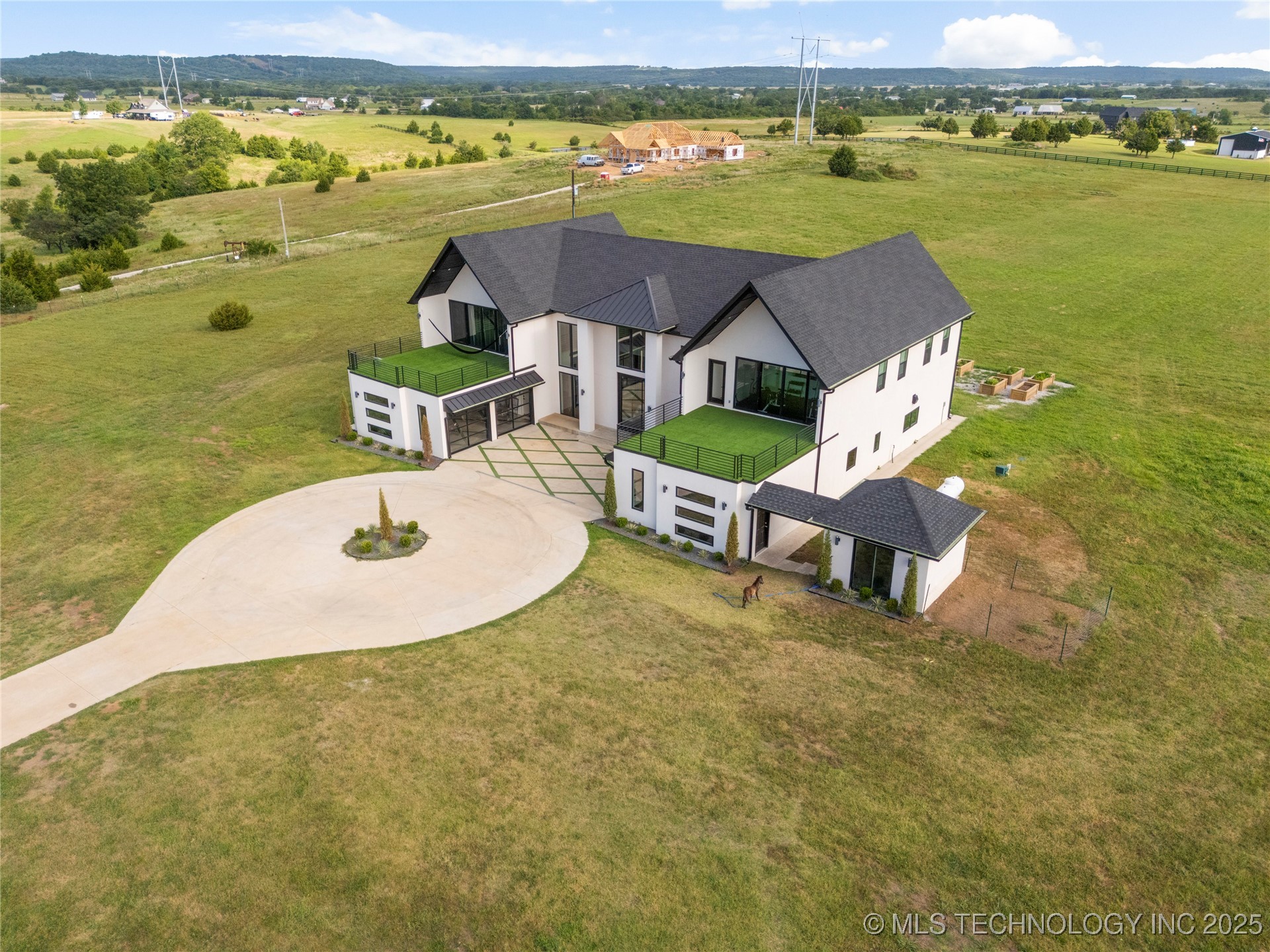 8306 N 52nd West Avenue Property Photo 5