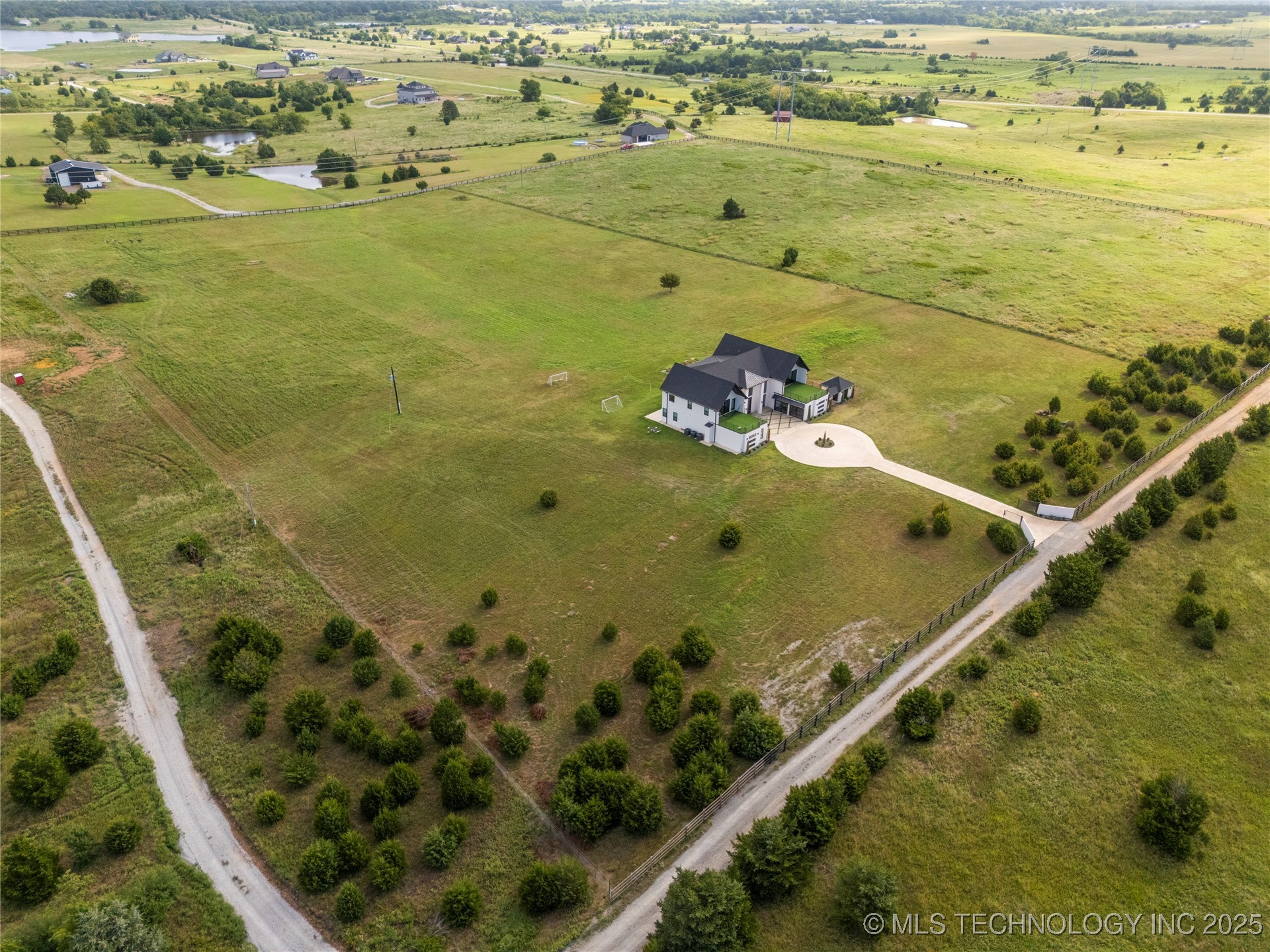 8306 N 52nd West Avenue Property Photo 6