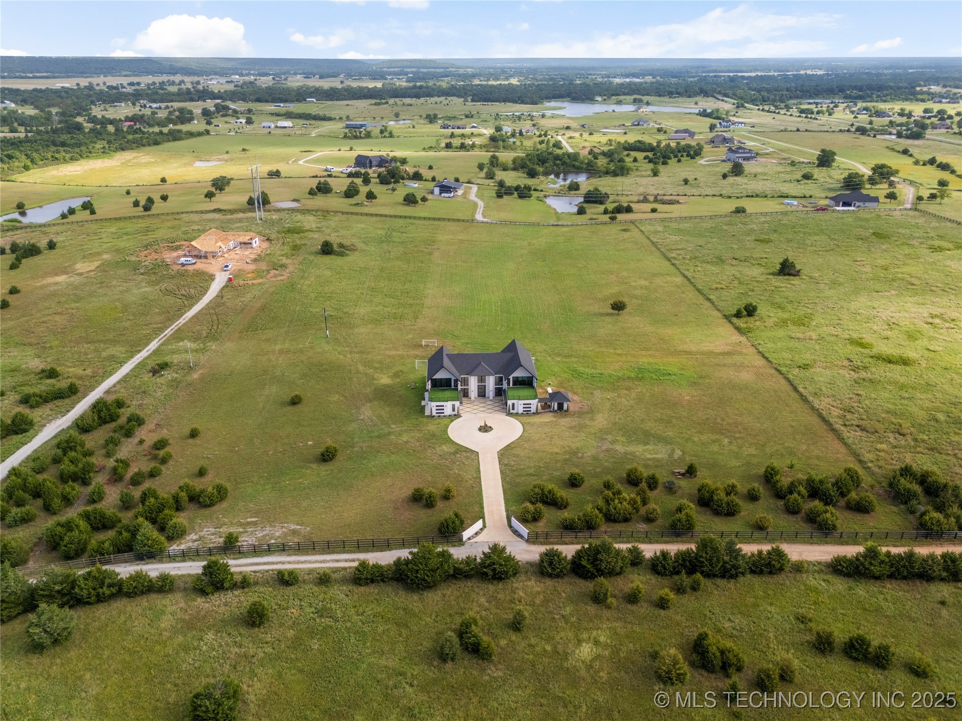 8306 N 52nd West Avenue Property Photo 7
