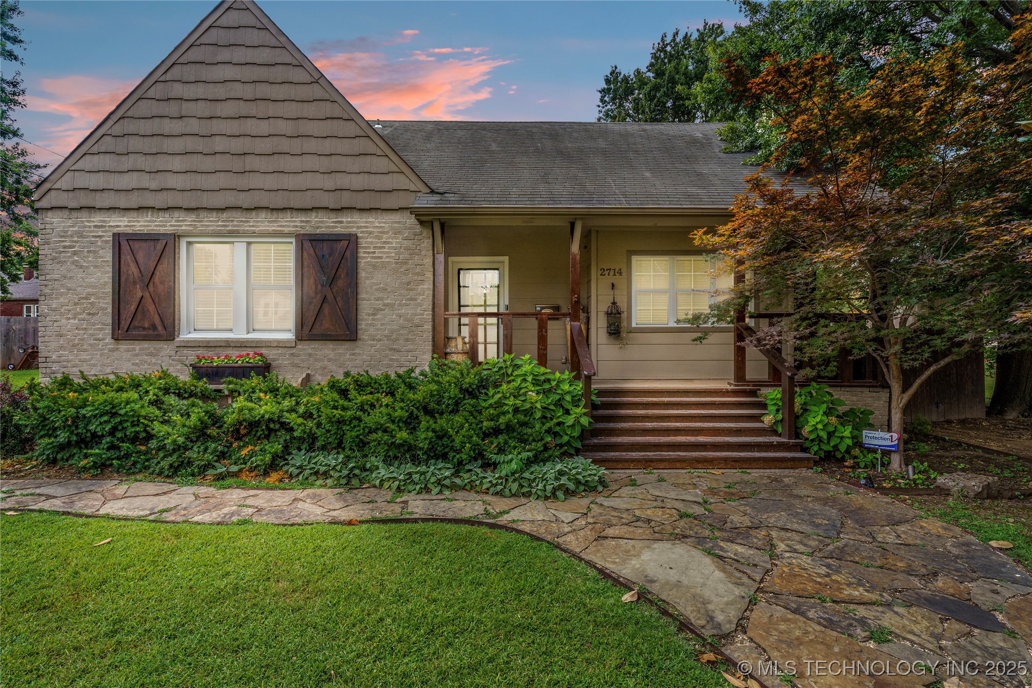 2714 E 16th Place Property Photo 1