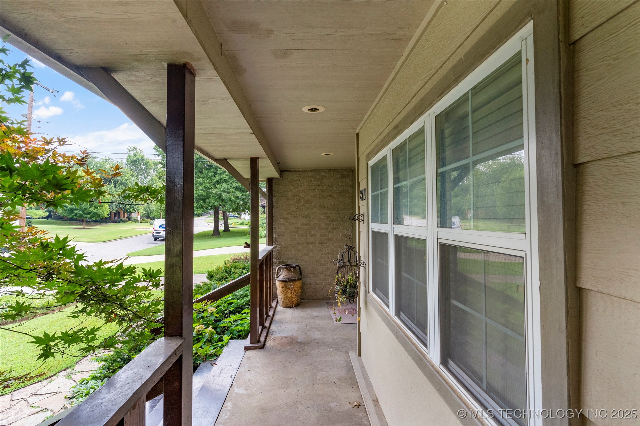 2714 E 16th Place Property Photo 4