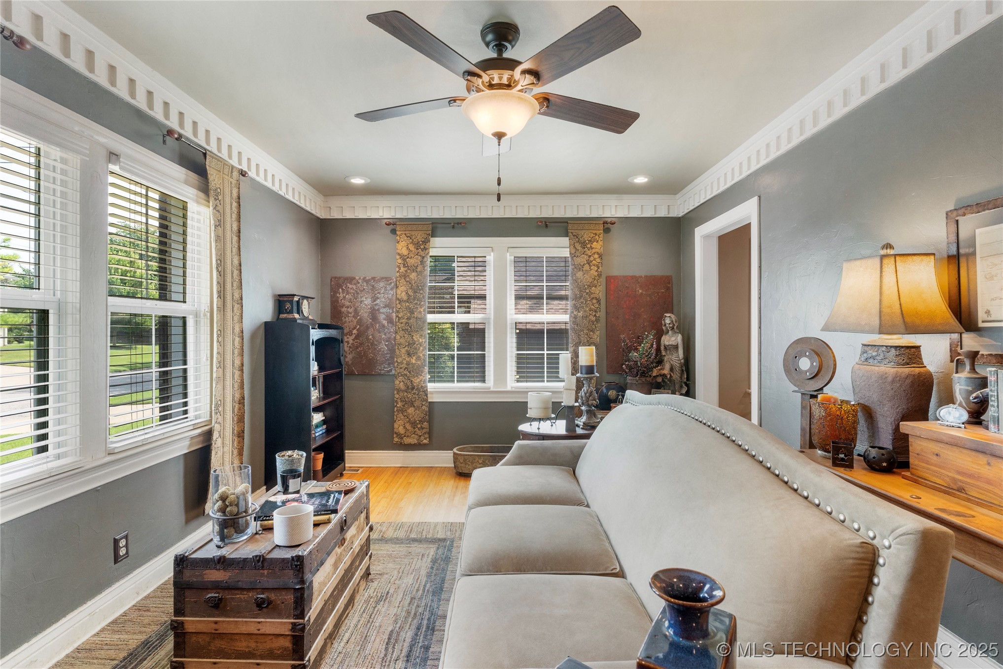 2714 E 16th Place Property Photo 9