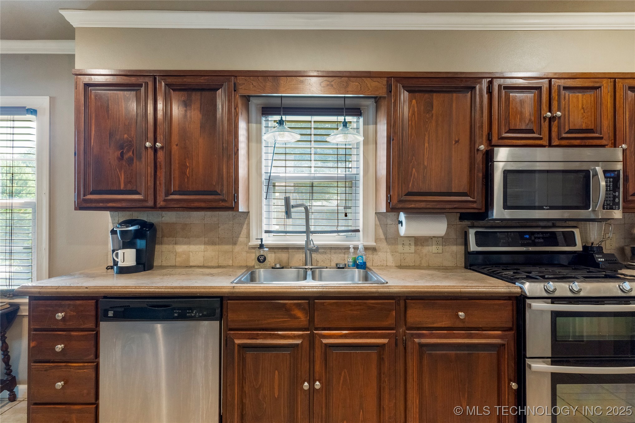 2714 E 16th Place Property Photo 16