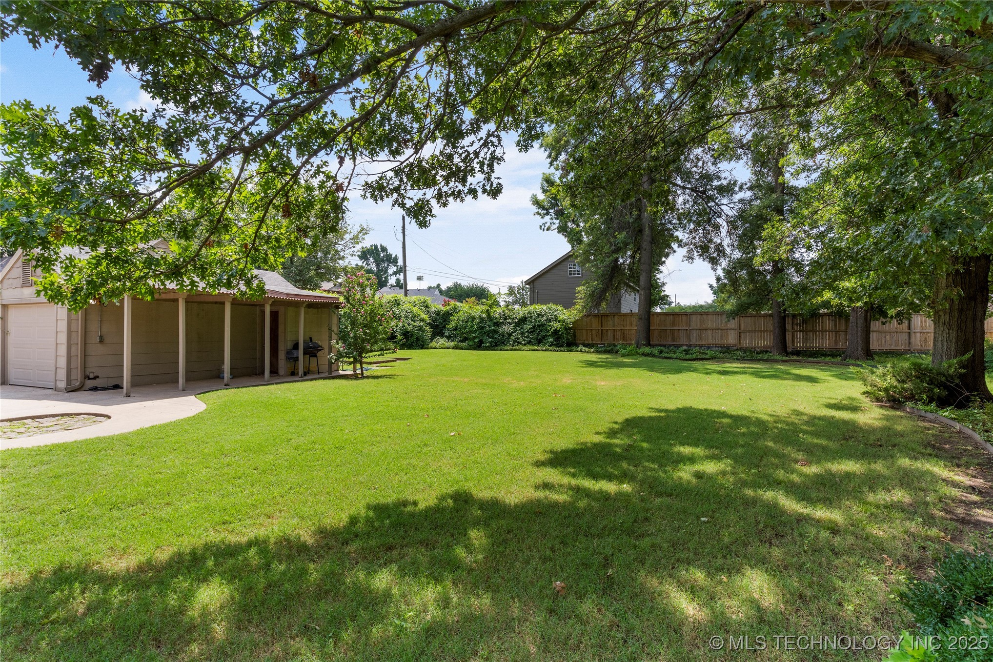 2714 E 16th Place Property Photo 41