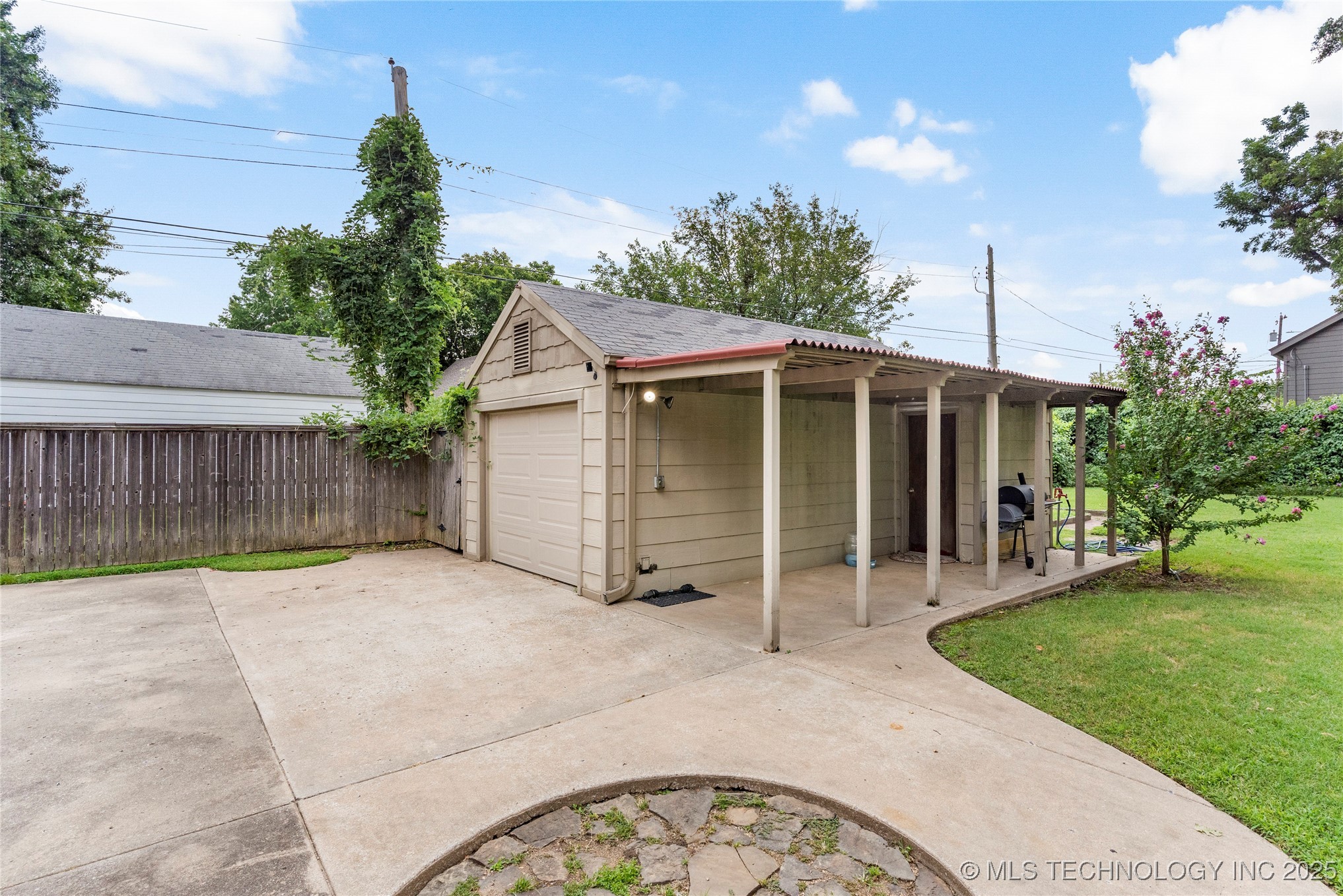 2714 E 16th Place Property Photo 45