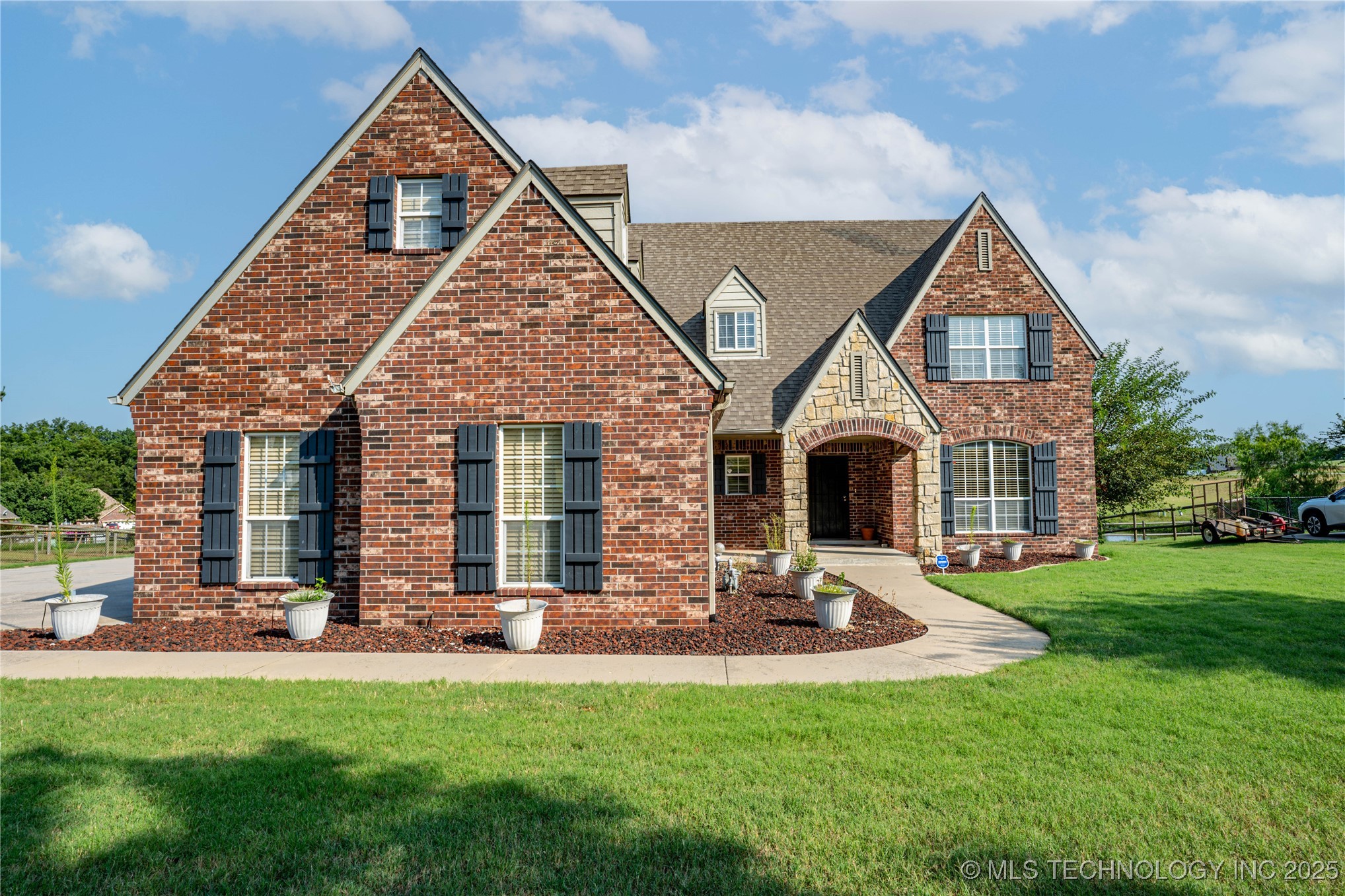 706 S Tallchief Avenue Property Photo 1