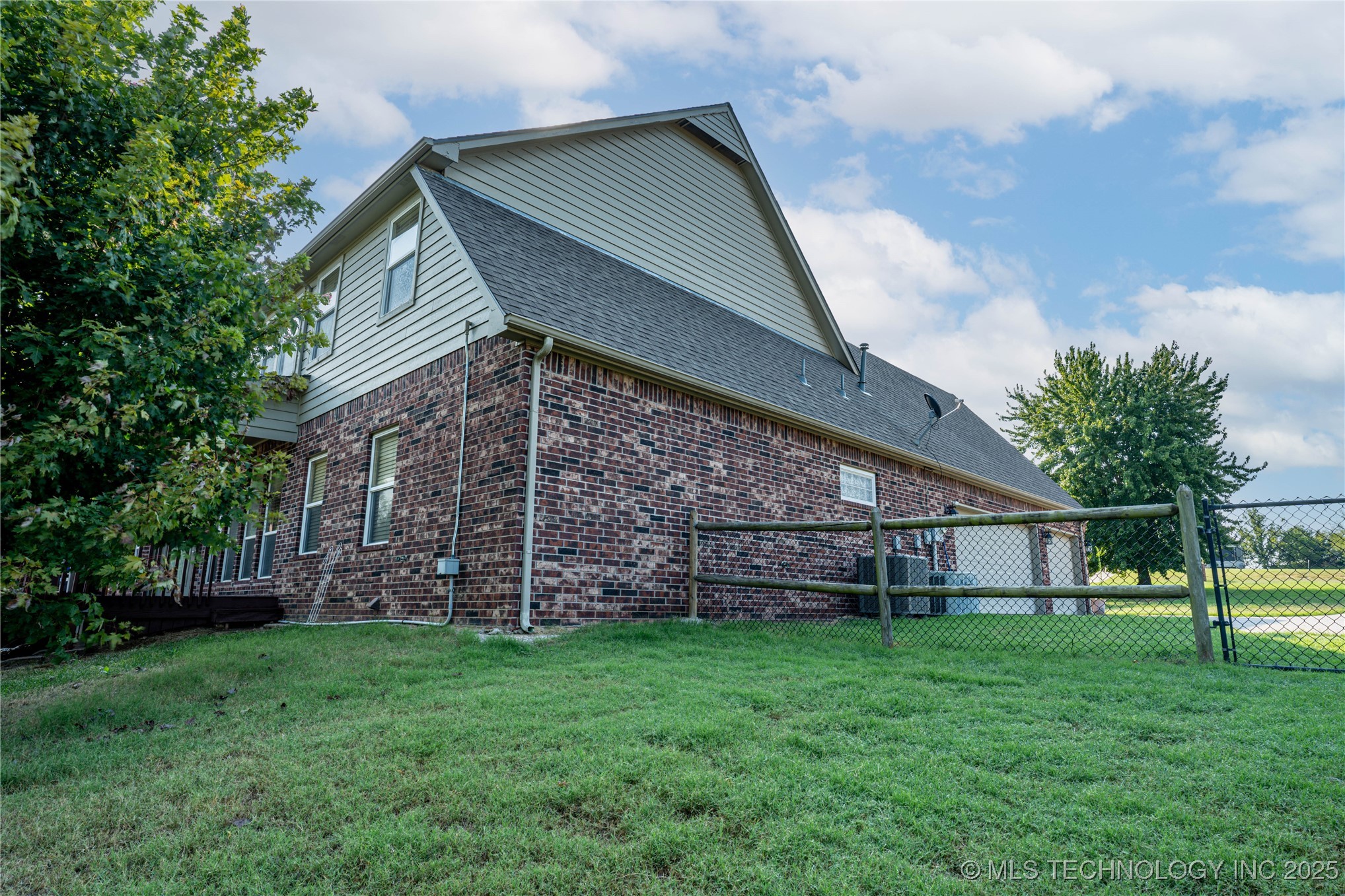 706 S Tallchief Avenue Property Photo 5