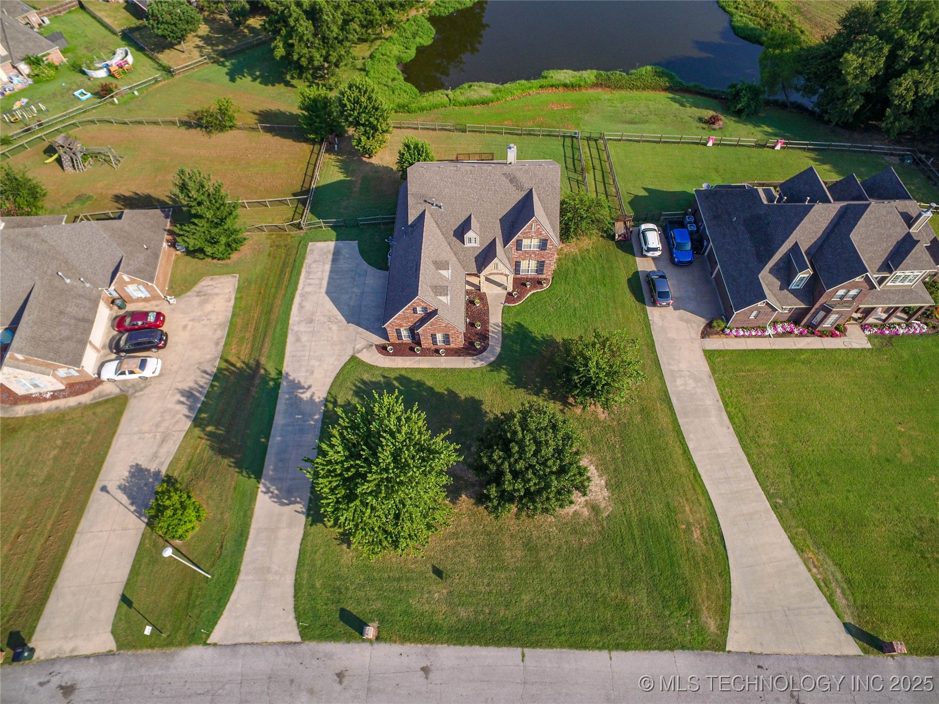 706 S Tallchief Avenue Property Photo 8