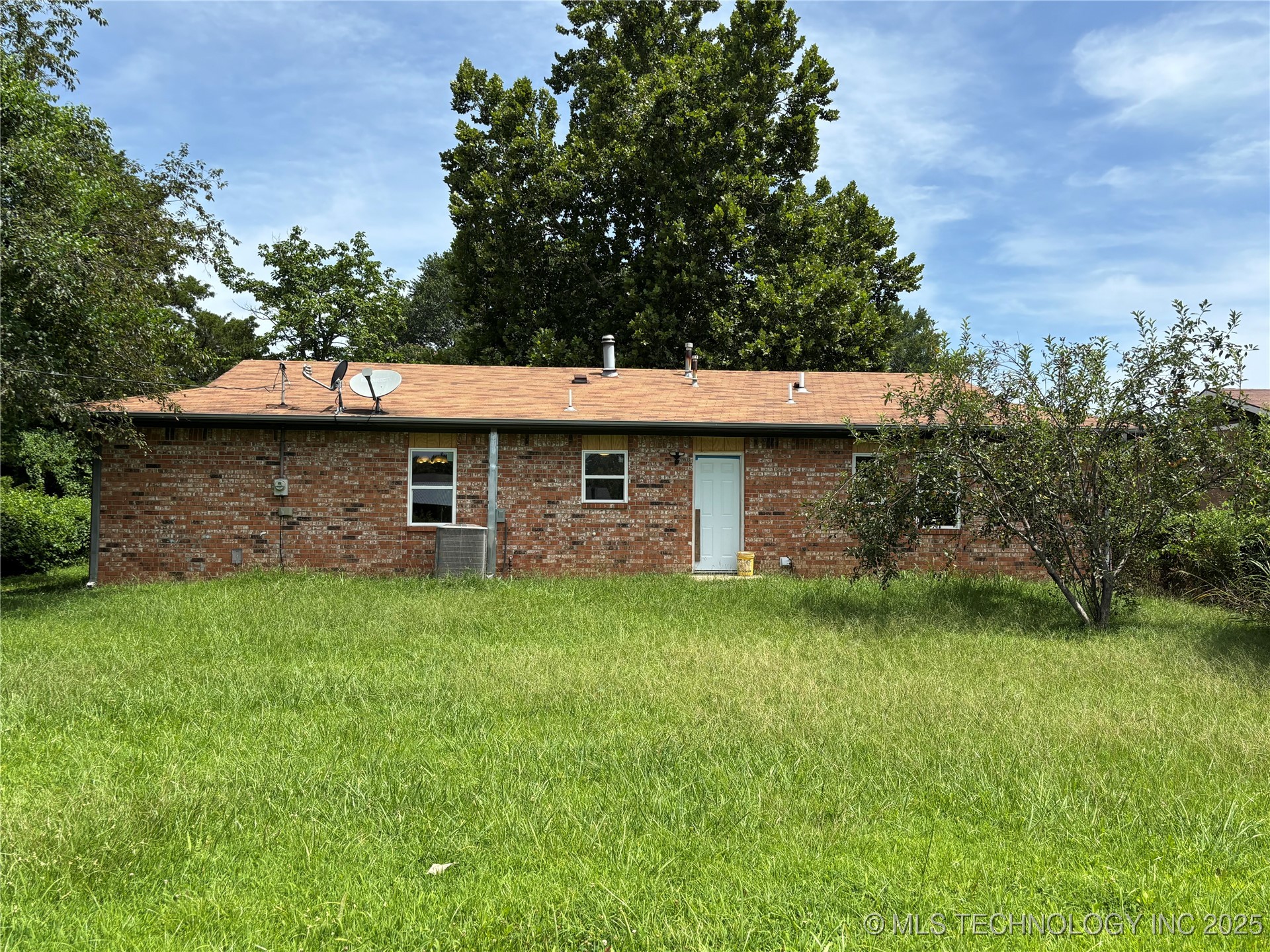 610 6th Property Photo 12