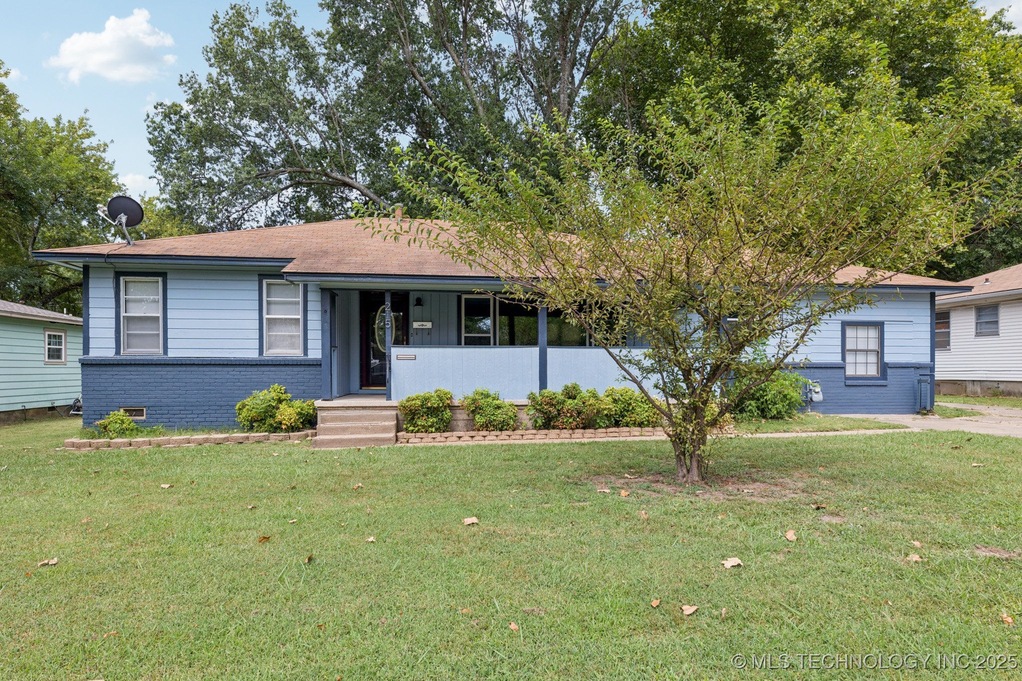 215 N Edmond Street Property Photo 1