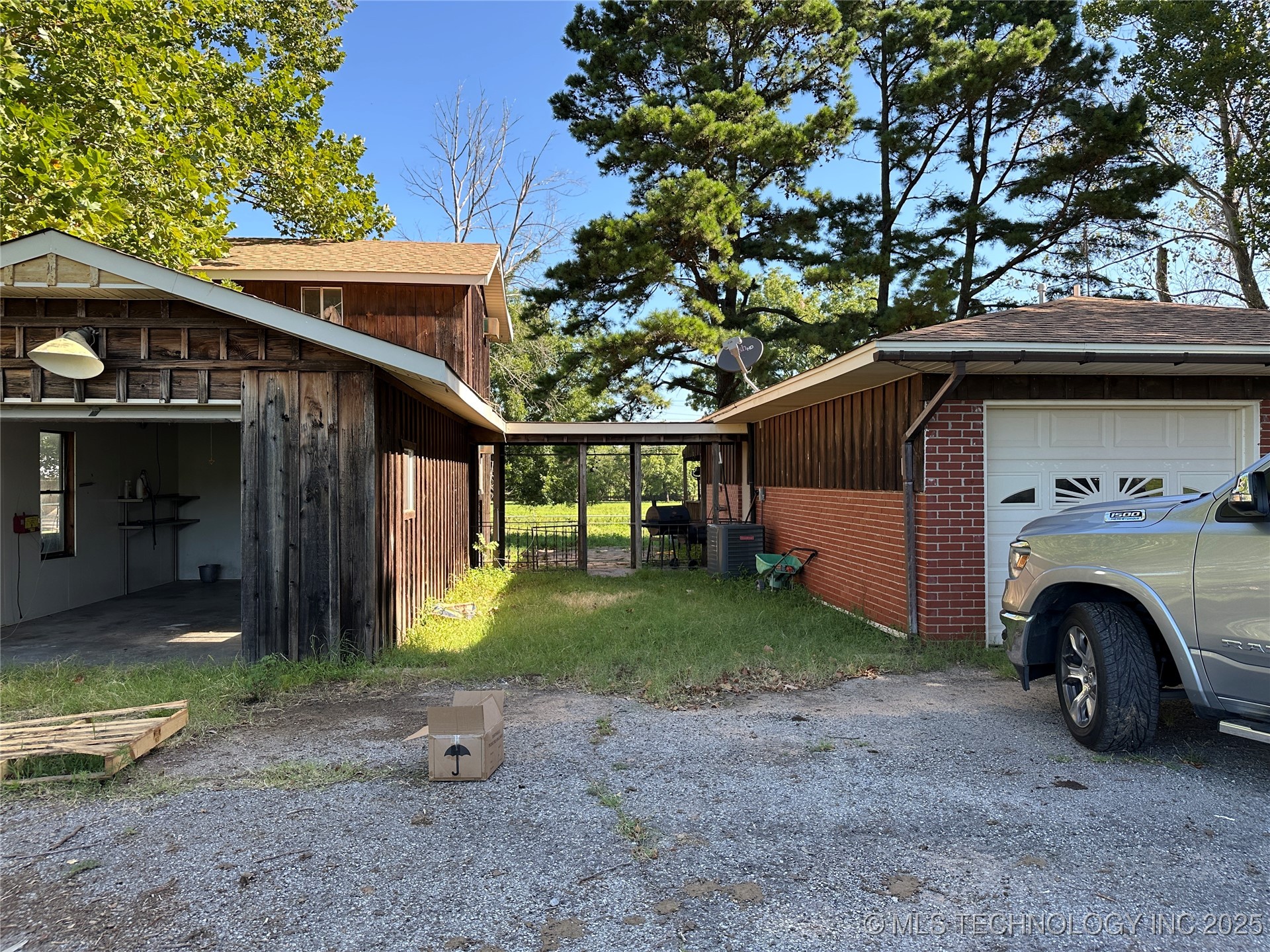 1615 W 4th Street Property Photo 7