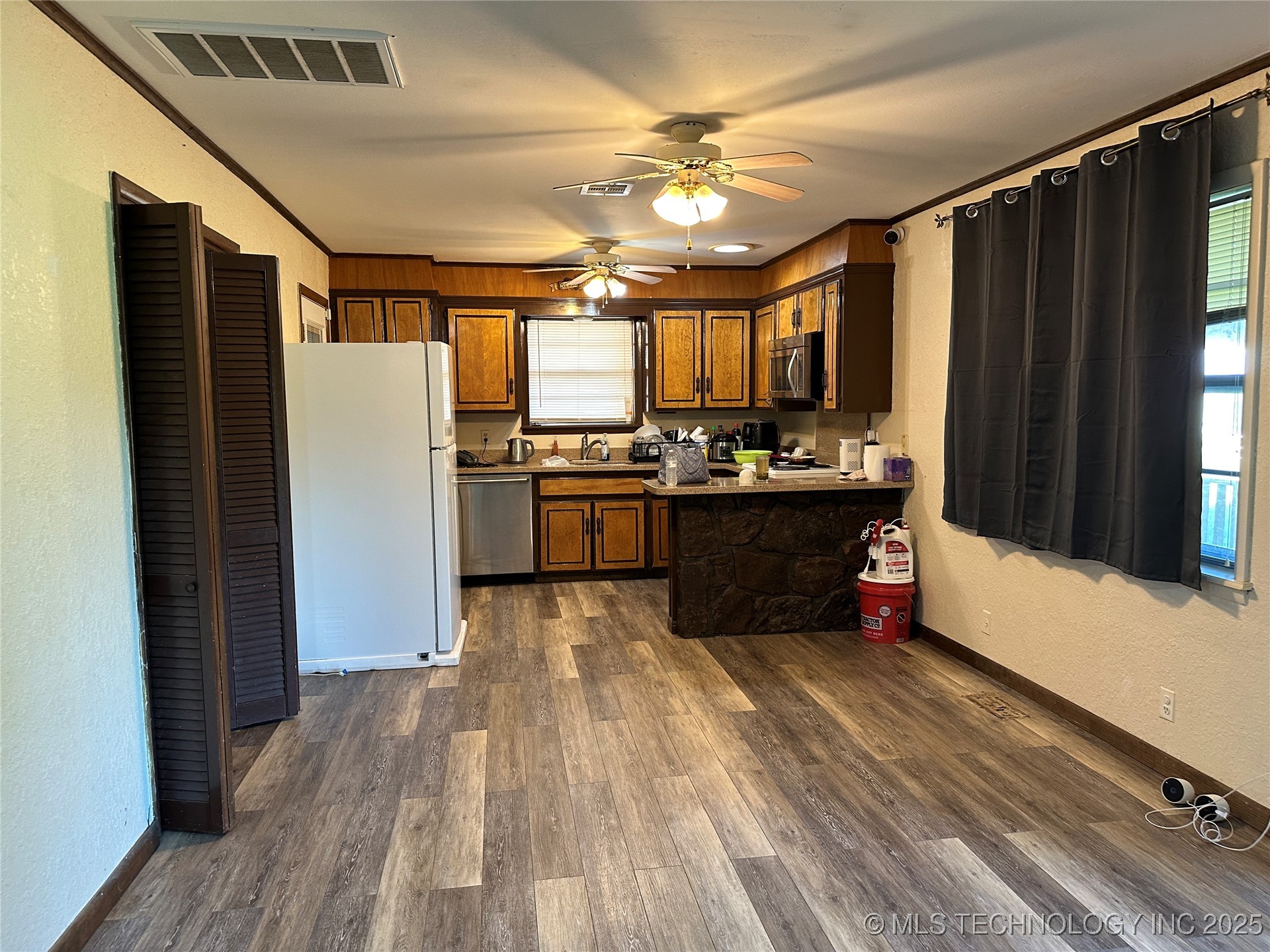 1615 W 4th Street Property Photo 9