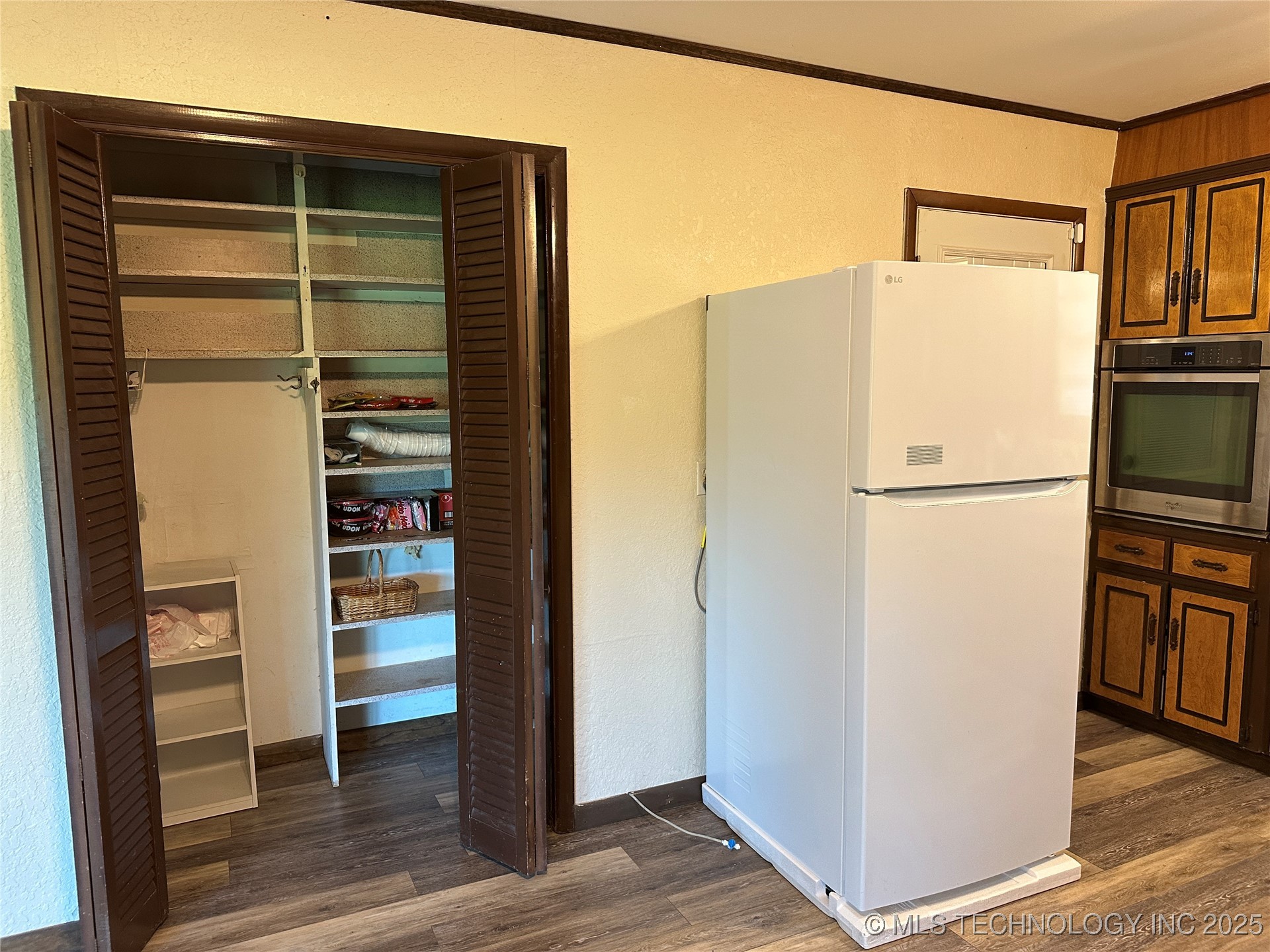 1615 W 4th Street Property Photo 10