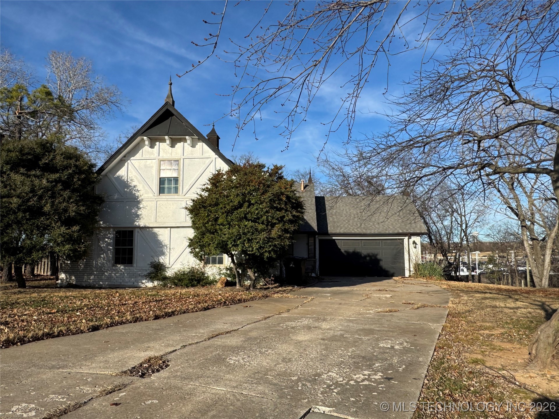 1805 N Hickory Place Property Photo 1