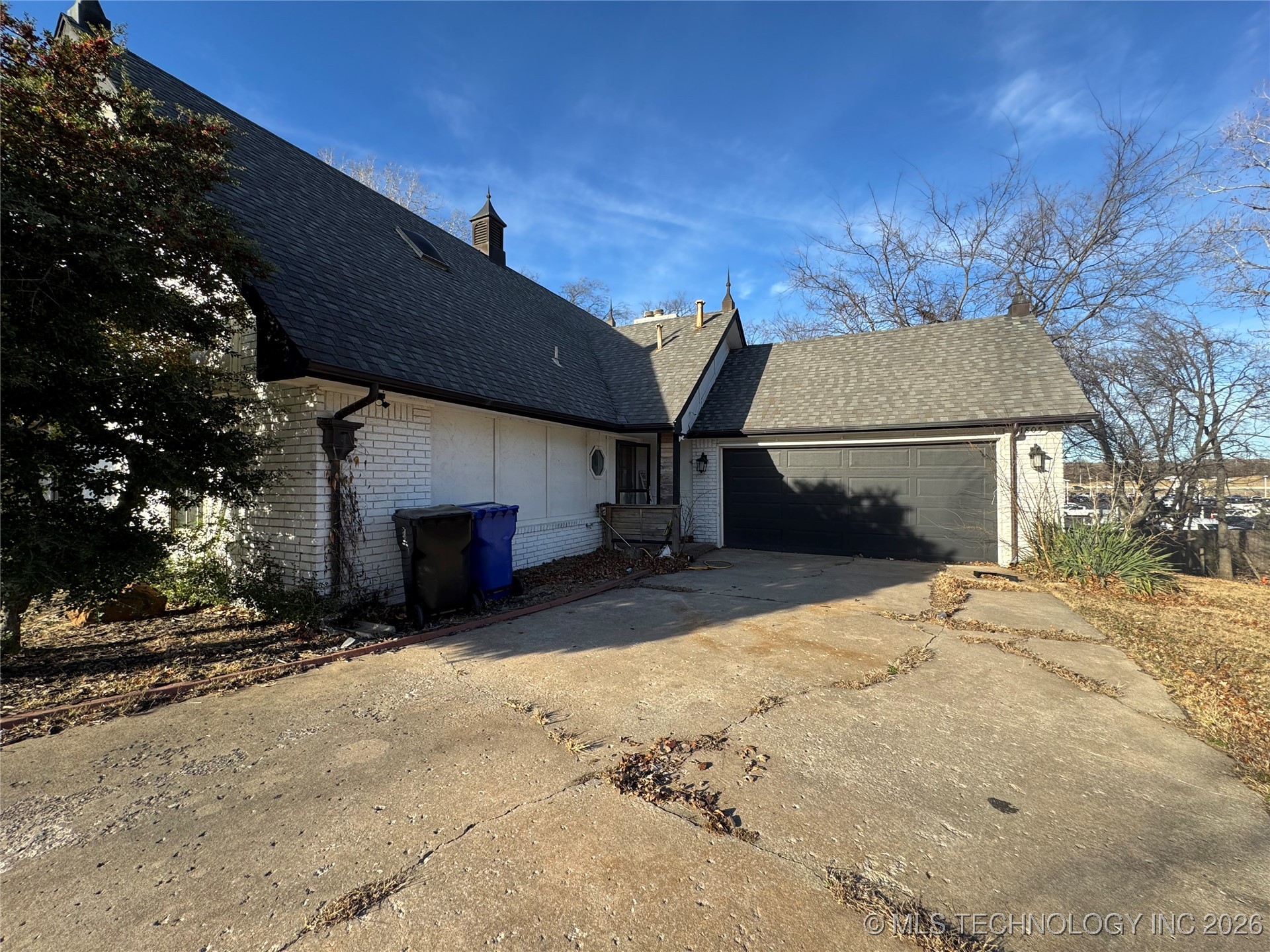 1805 N Hickory Place Property Photo 3