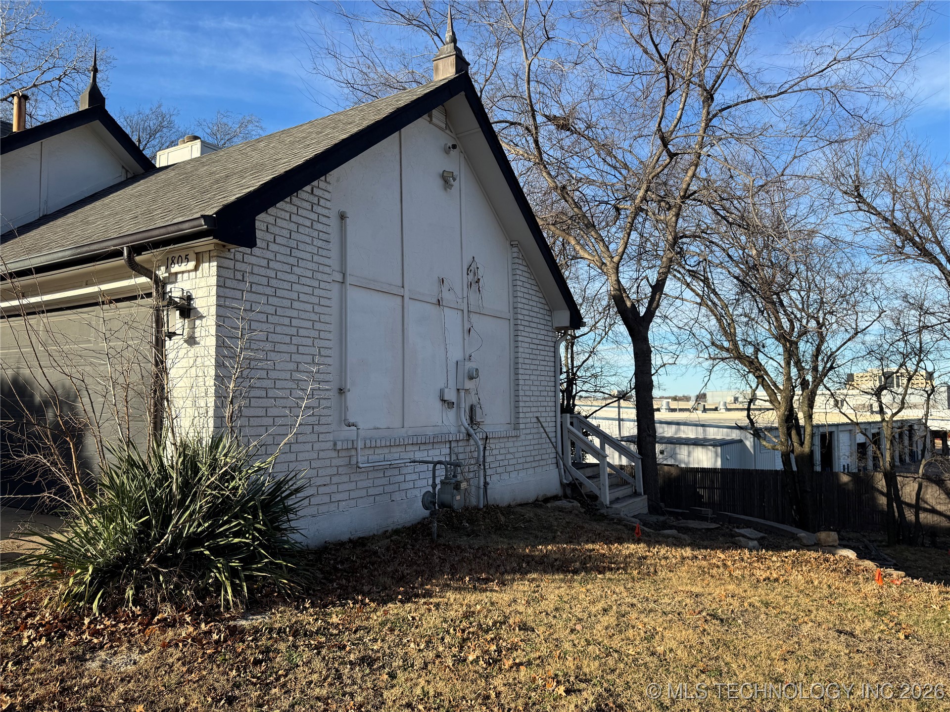 1805 N Hickory Place Property Photo 5