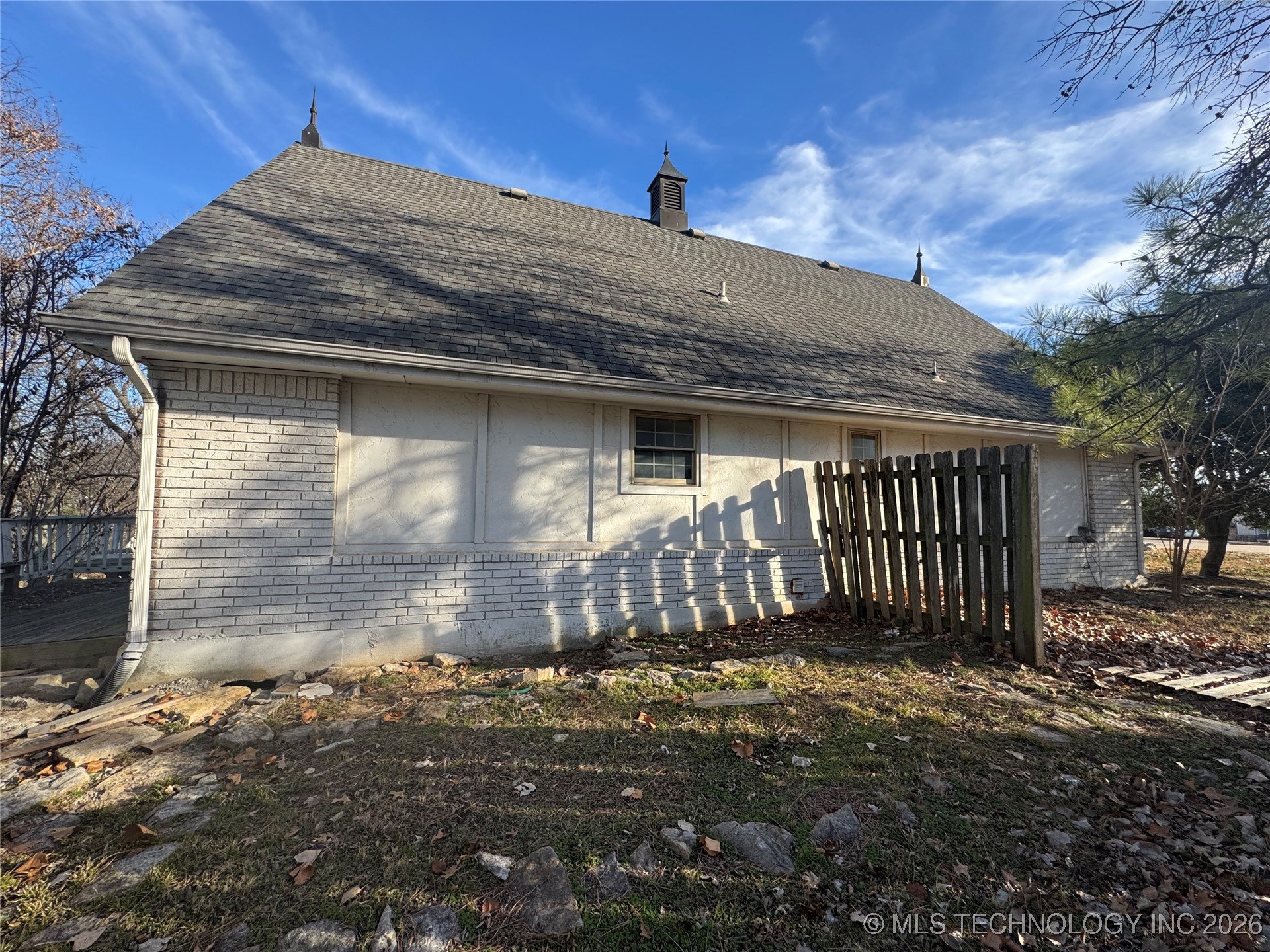 1805 N Hickory Place Property Photo 6