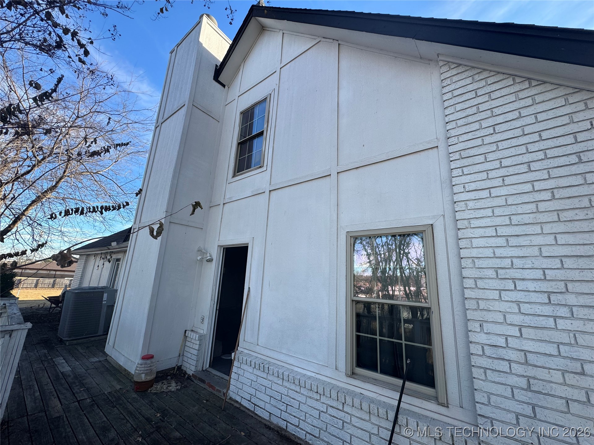 1805 N Hickory Place Property Photo 7