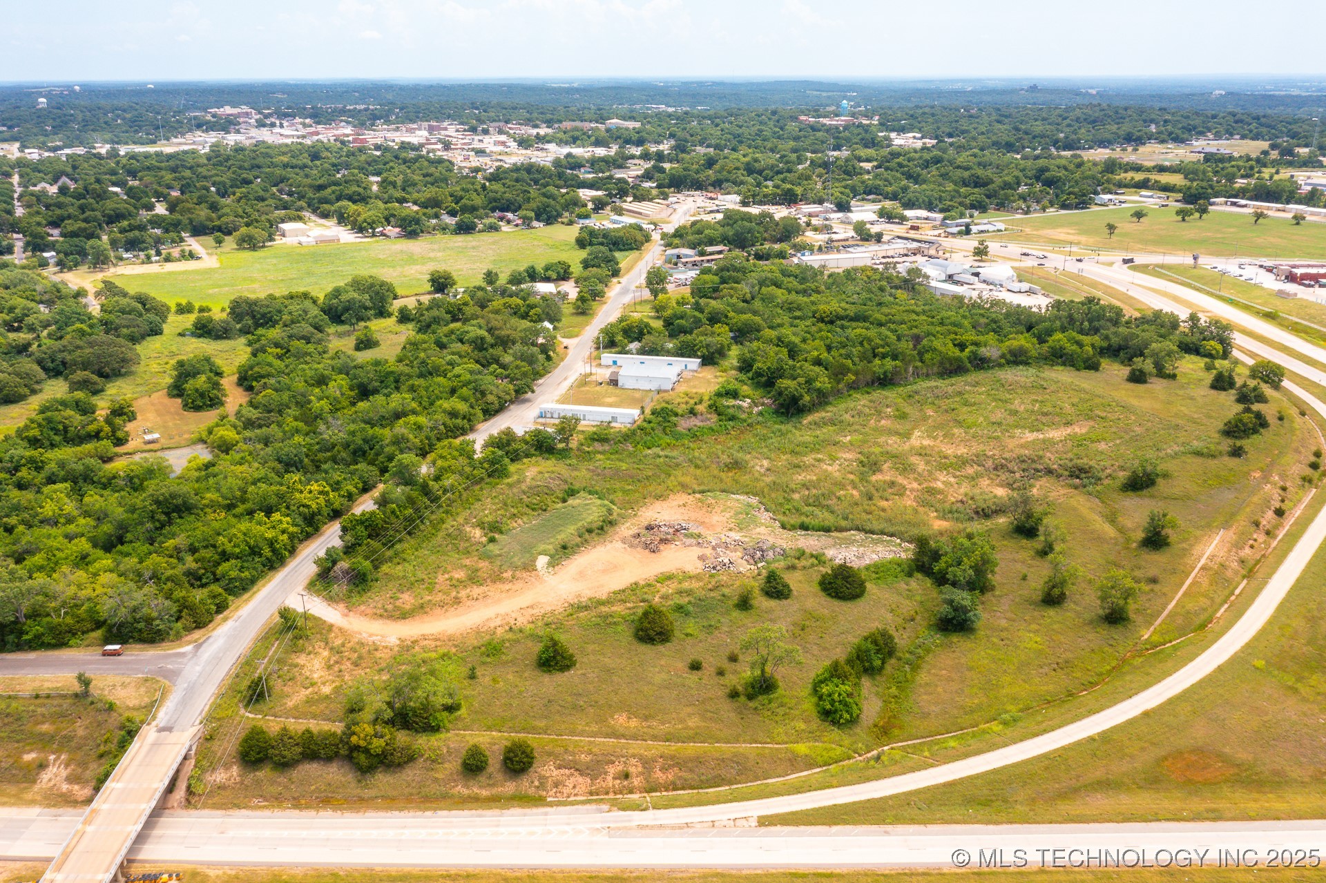 1415 Sandy Creek Drive Property Photo 4