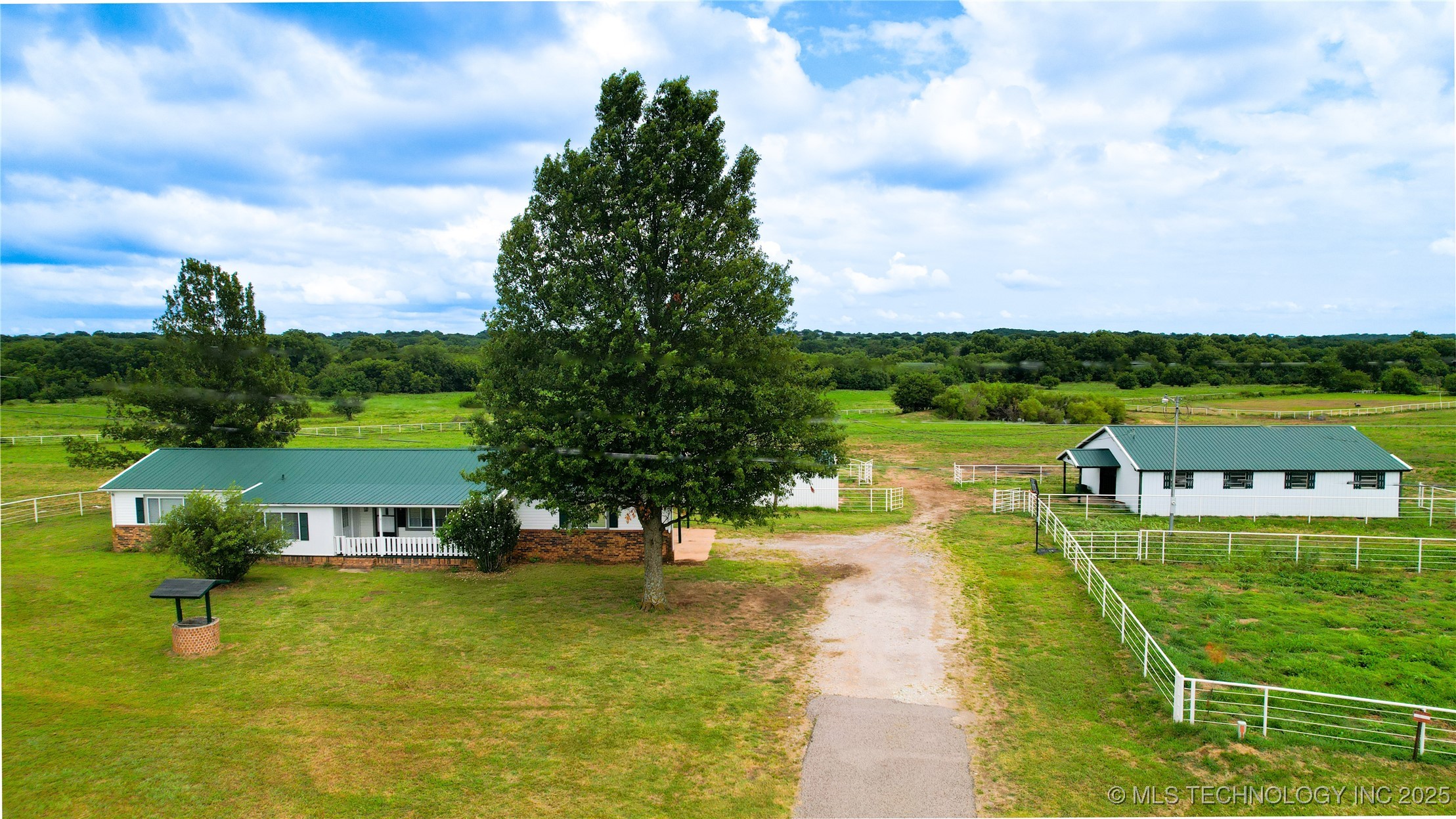 22160 Highway 1w Property Photo 1