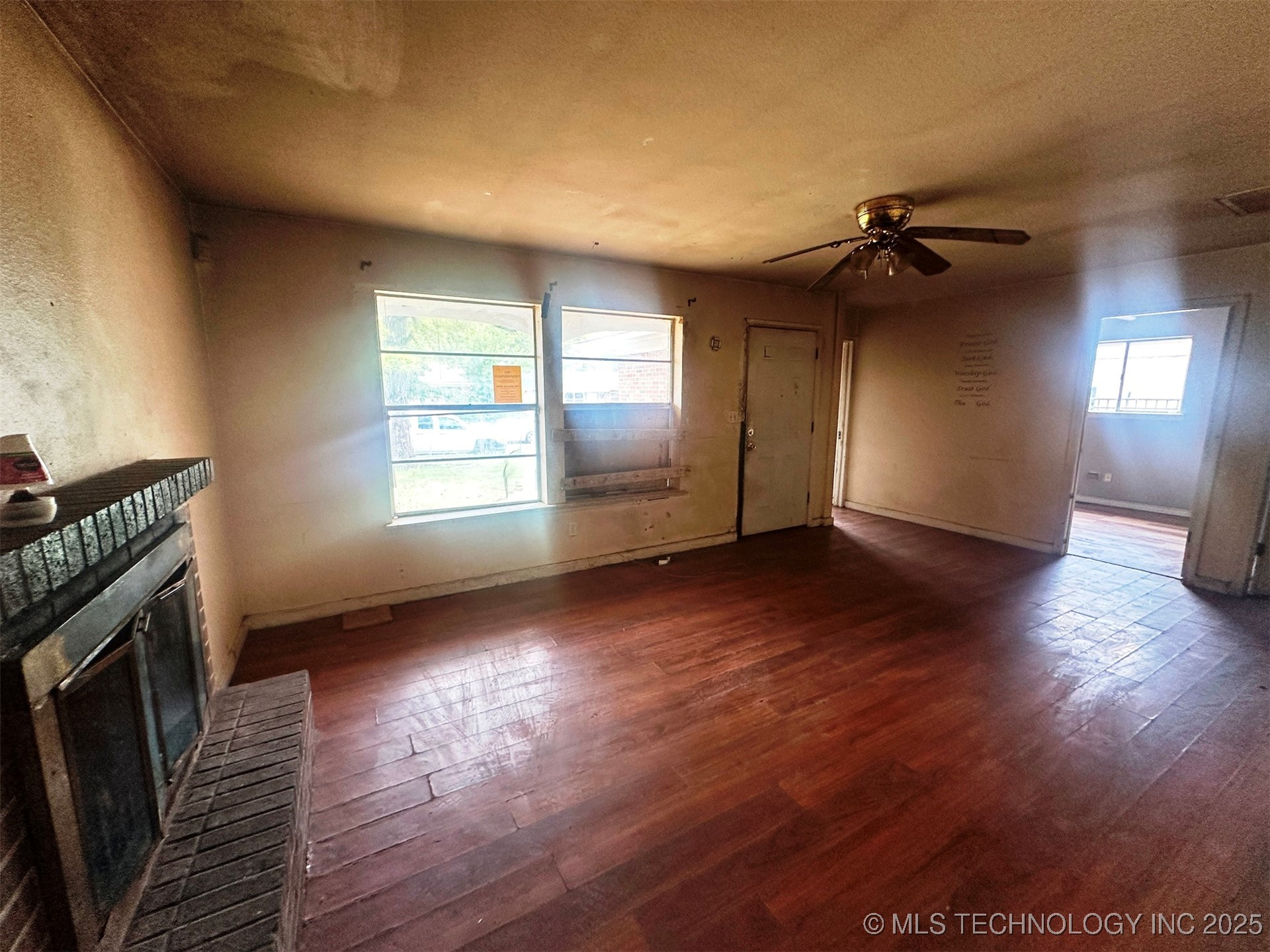 20526 E 4th Street Property Photo 9