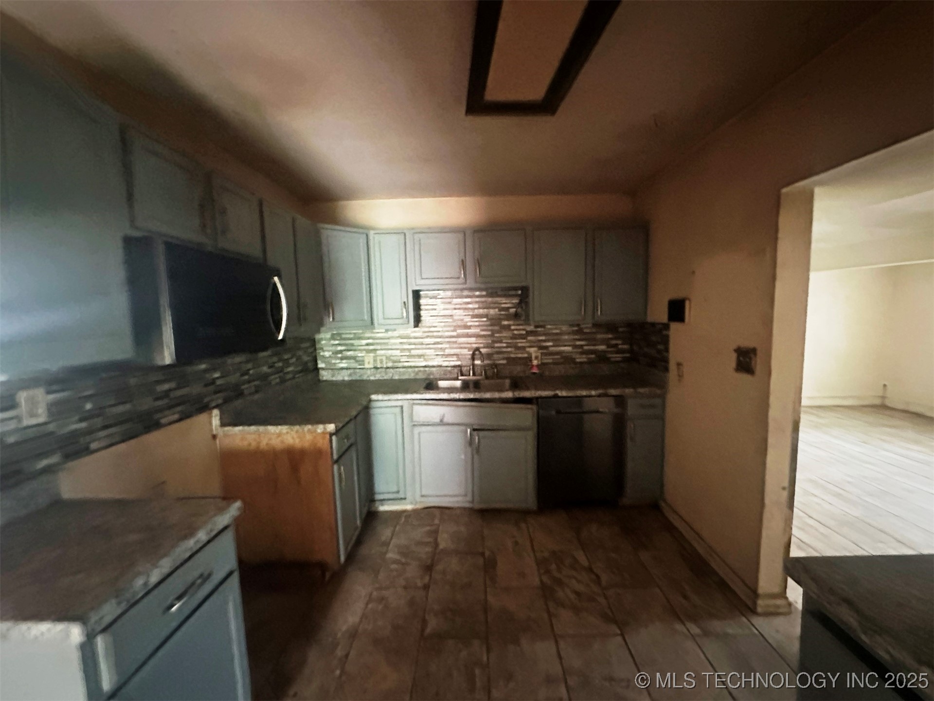 20526 E 4th Street Property Photo 10