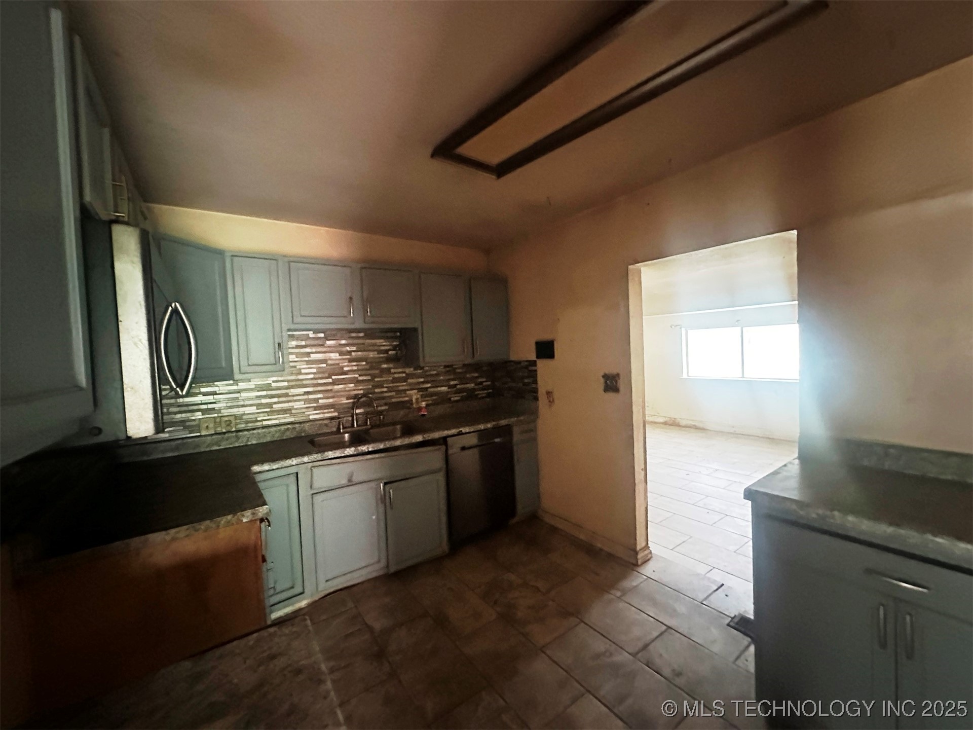 20526 E 4th Street Property Photo 11