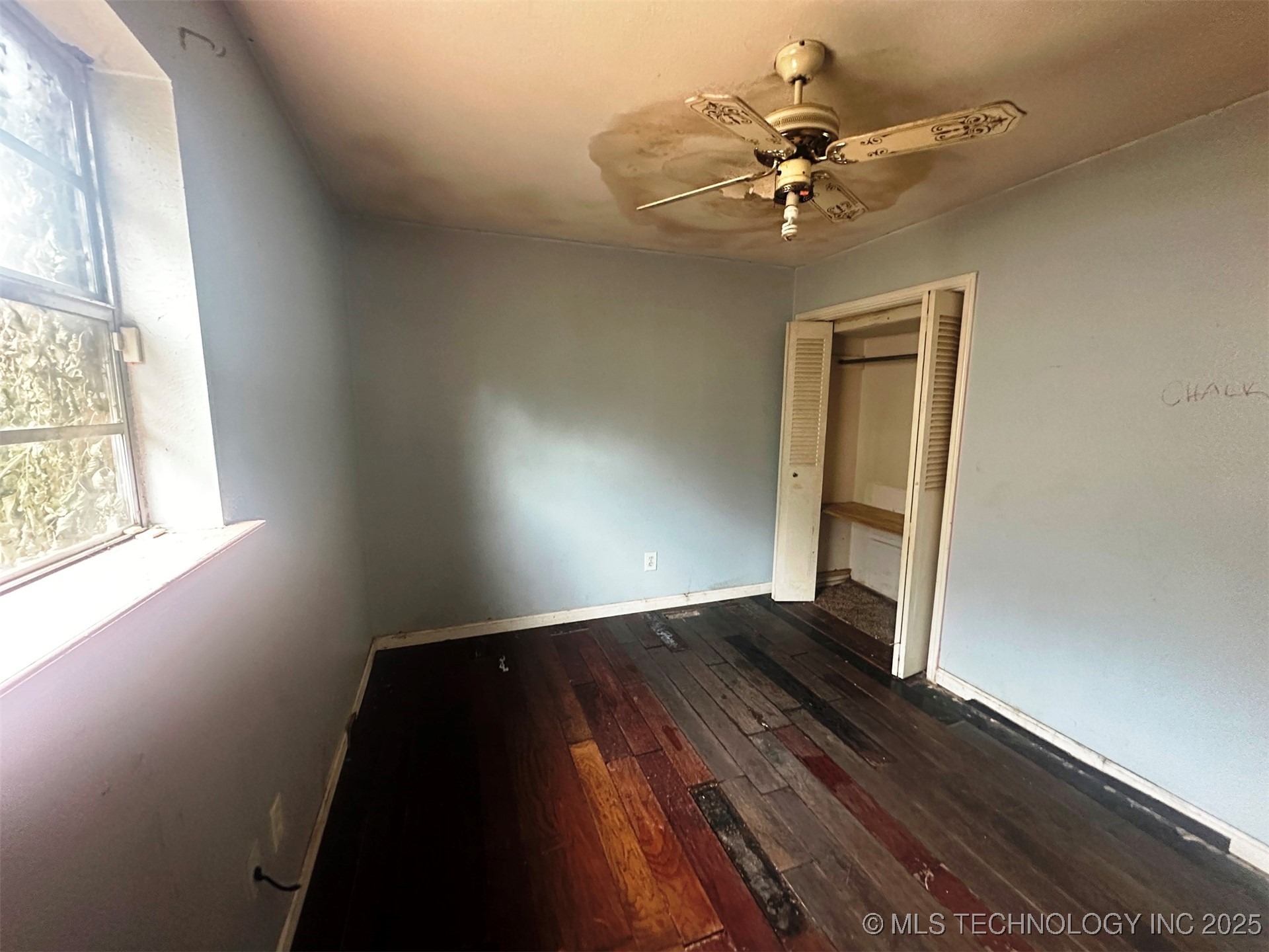 20526 E 4th Street Property Photo 16