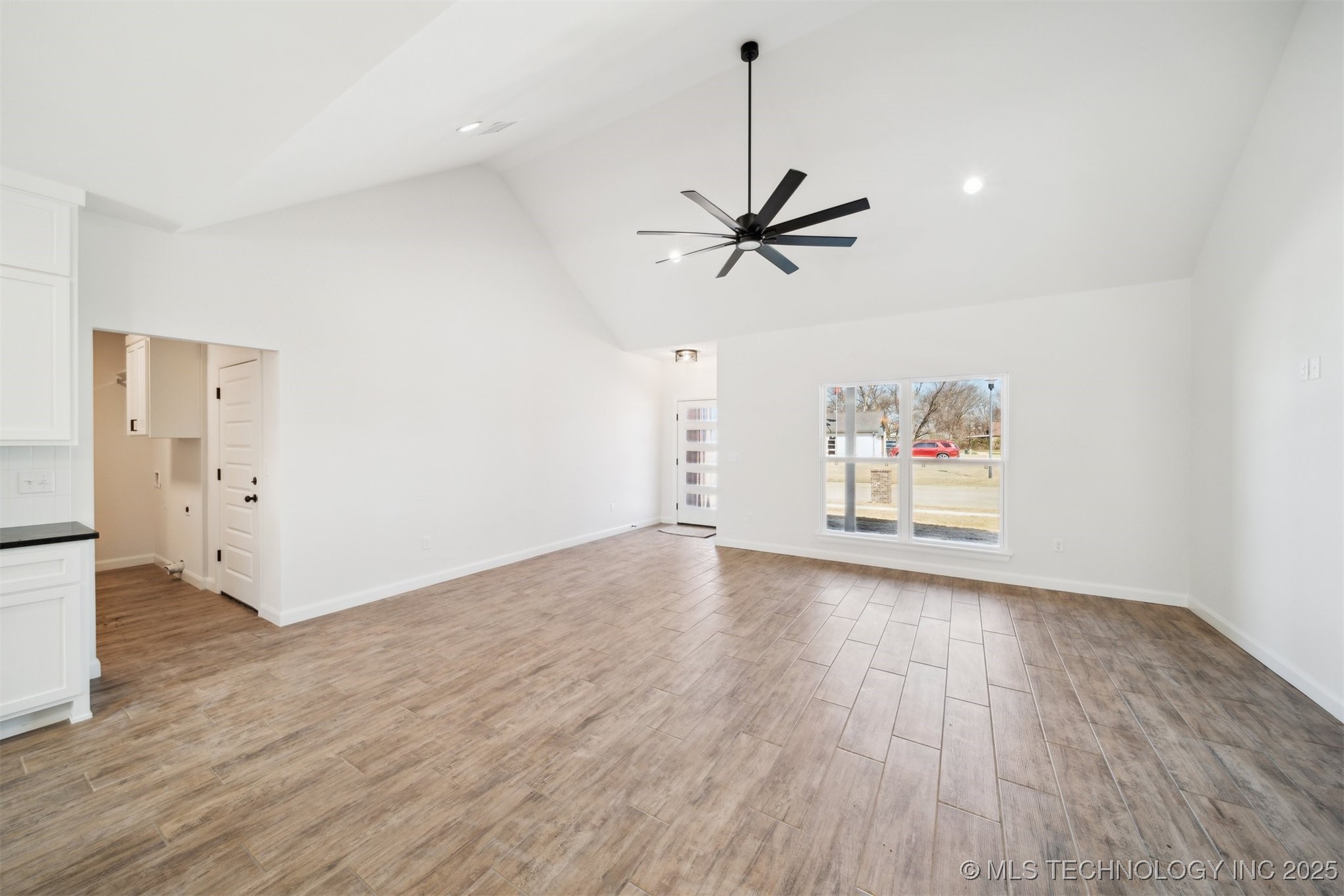 404 W 7th Street Property Photo 5