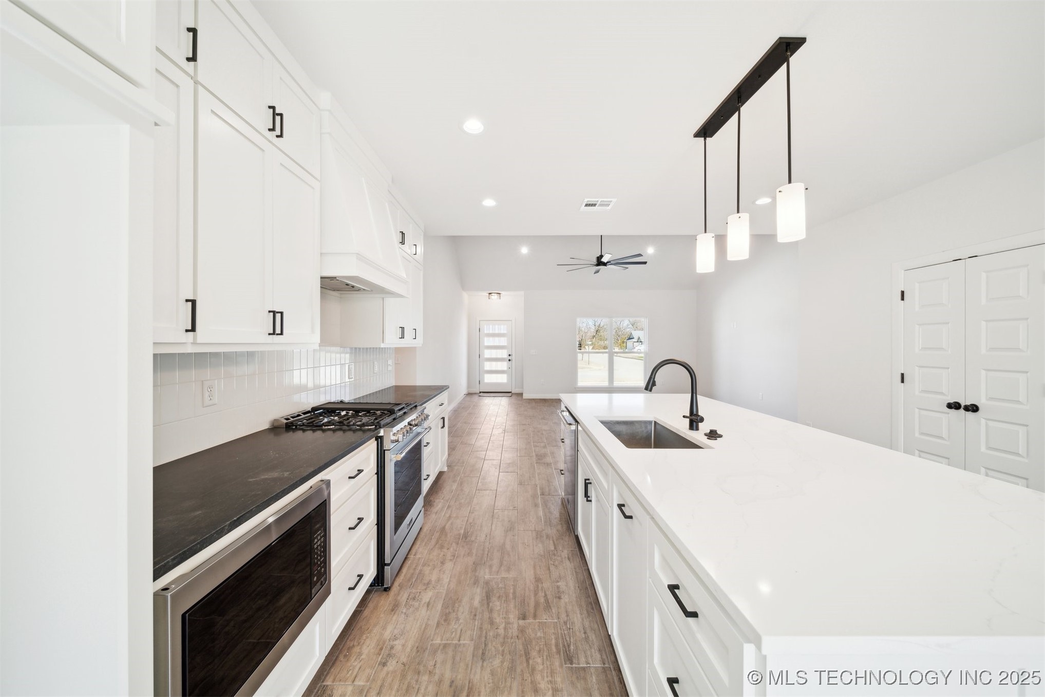 404 W 7th Street Property Photo 9