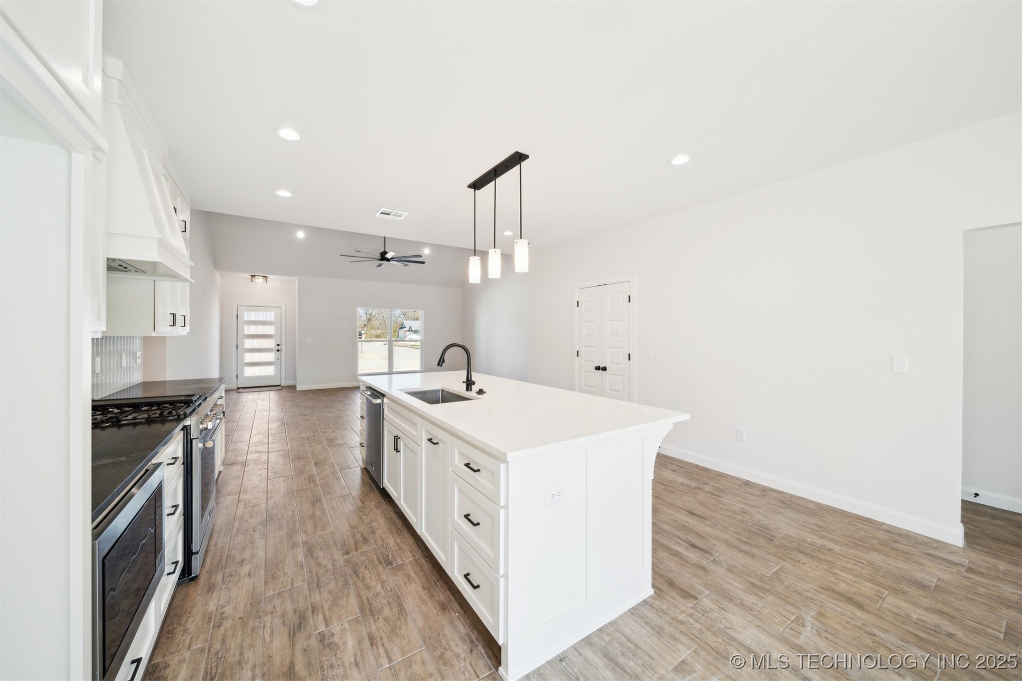 404 W 7th Street Property Photo 10