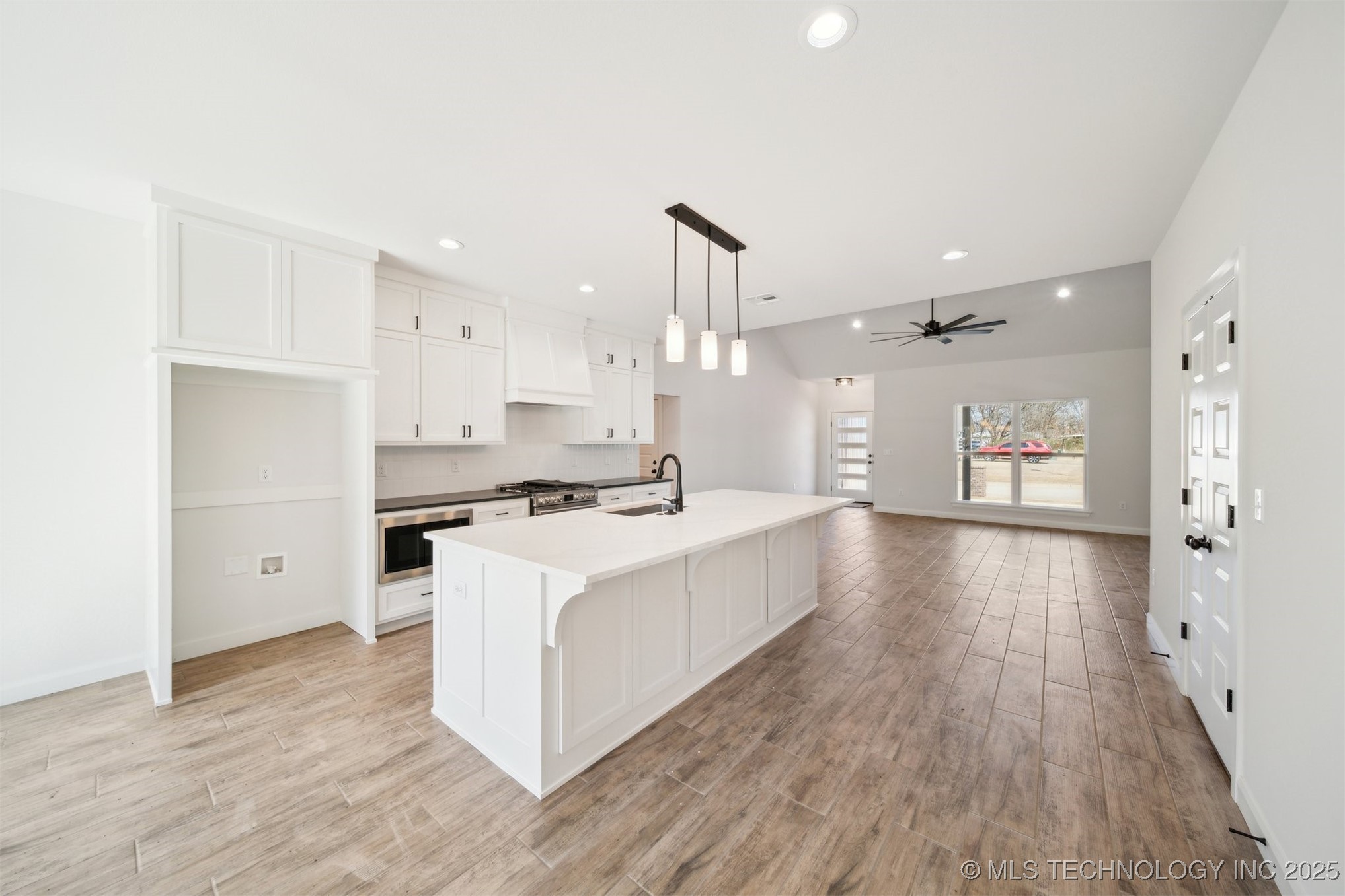 404 W 7th Street Property Photo 11