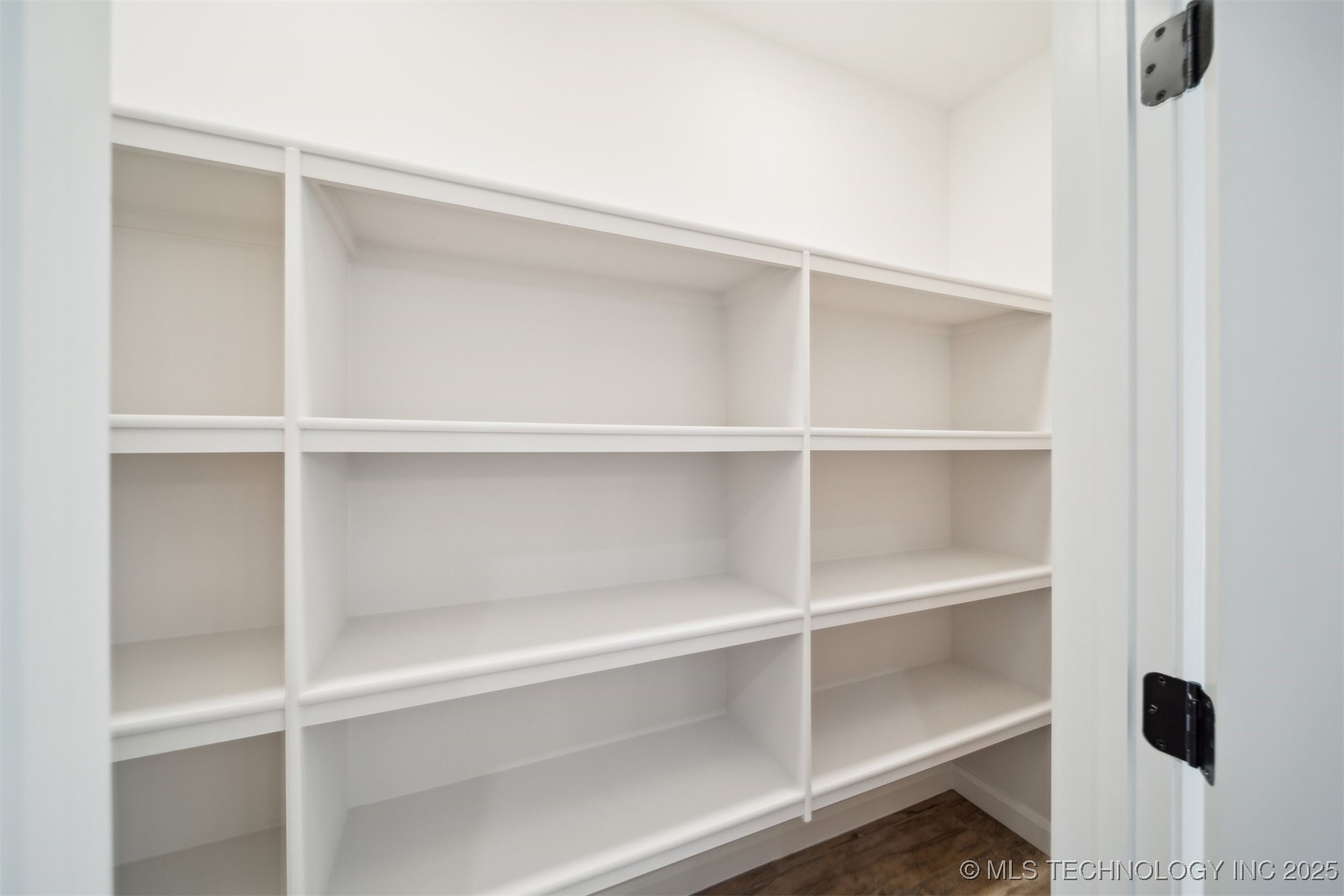 404 W 7th Street Property Photo 14