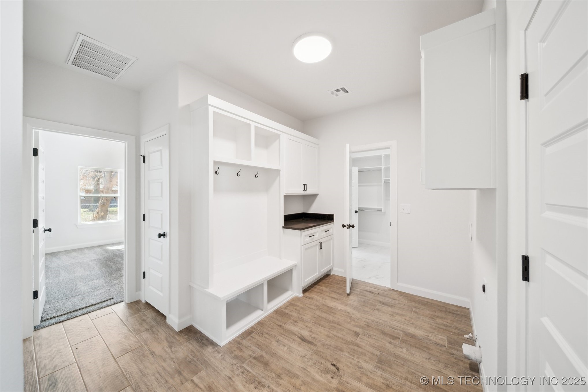 404 W 7th Street Property Photo 20