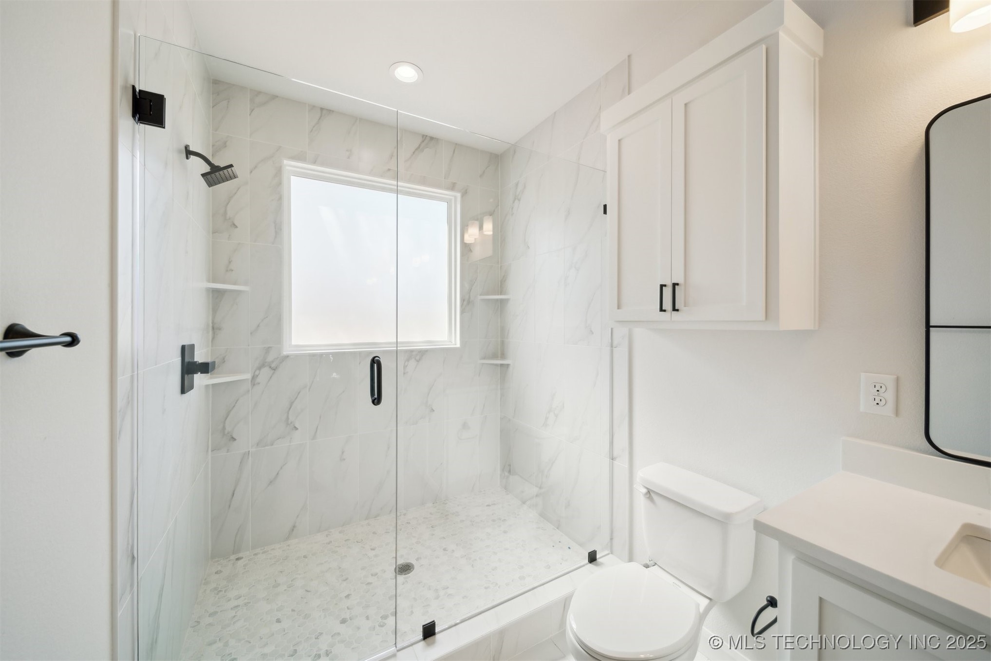 404 W 7th Street Property Photo 24