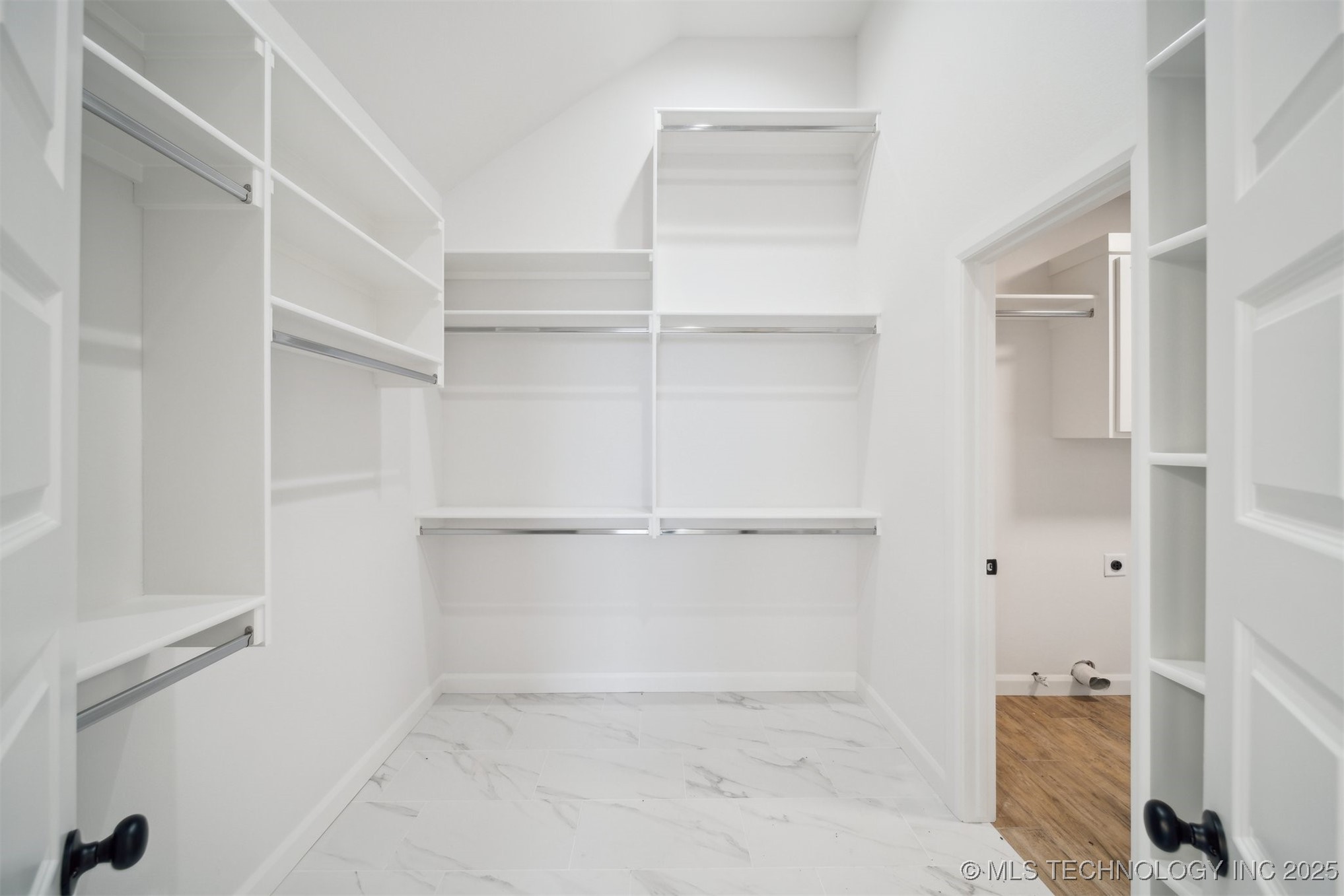 404 W 7th Street Property Photo 25