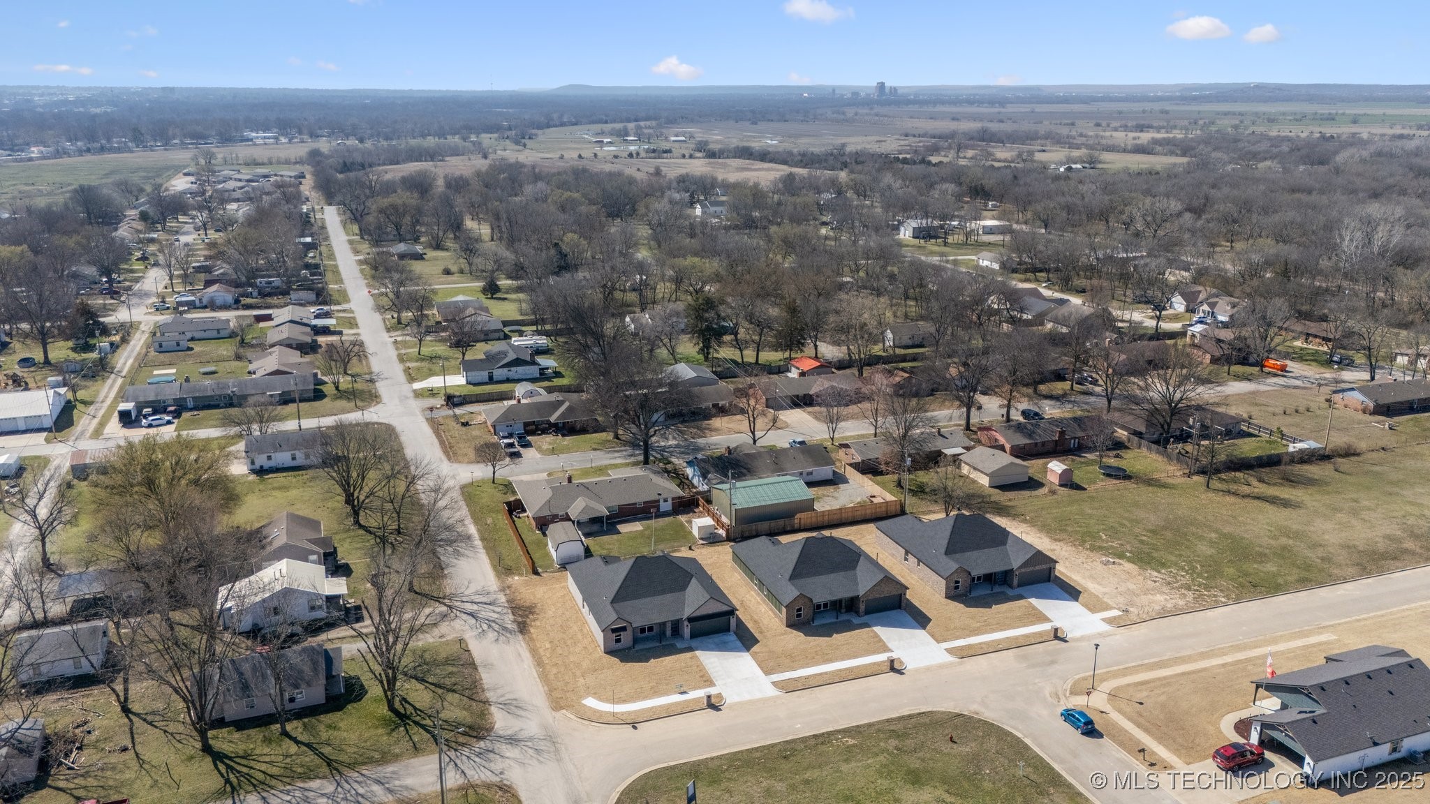 404 W 7th Street Property Photo 32