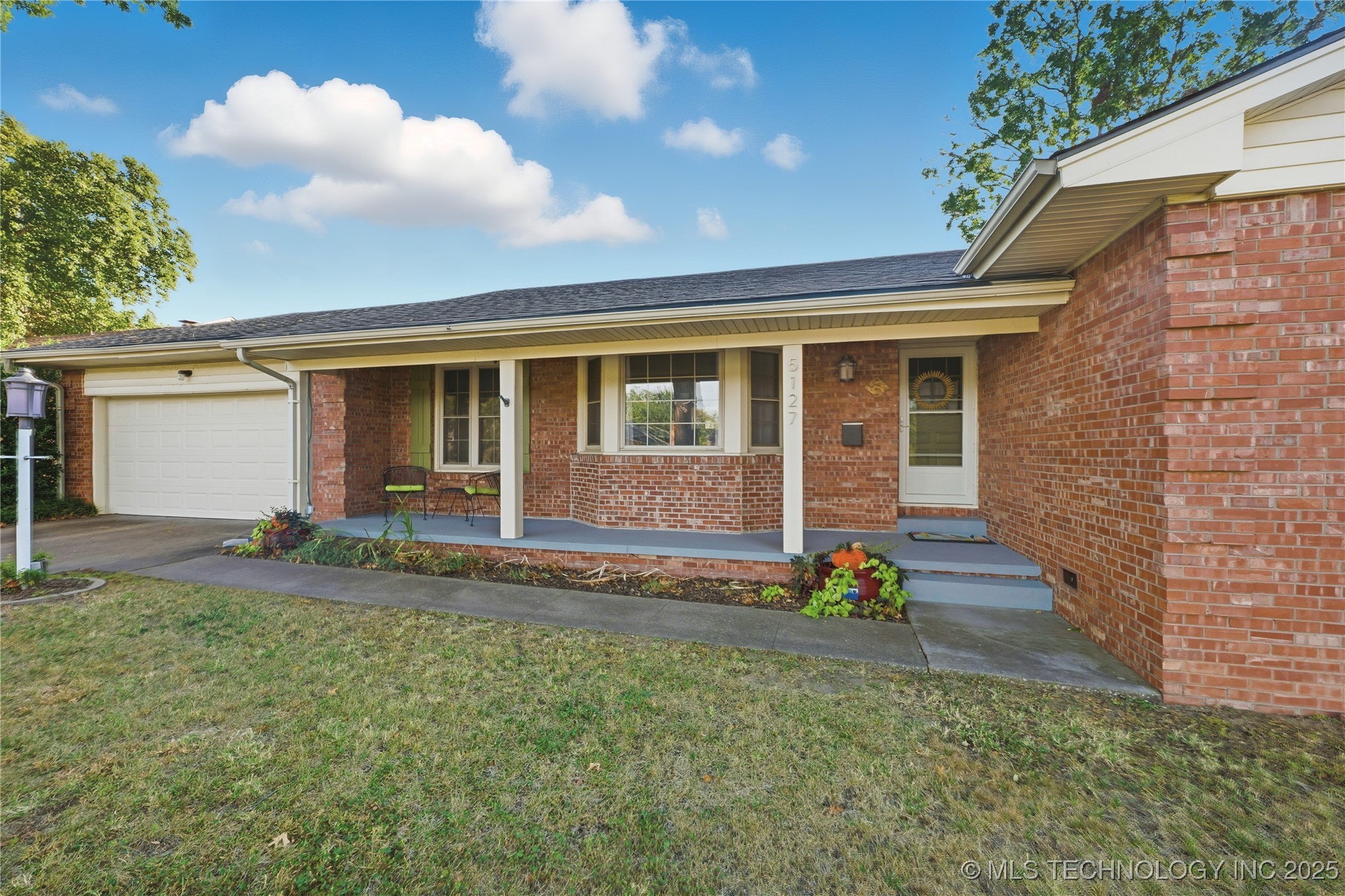 5127 S Columbia Avenue Property Photo 2