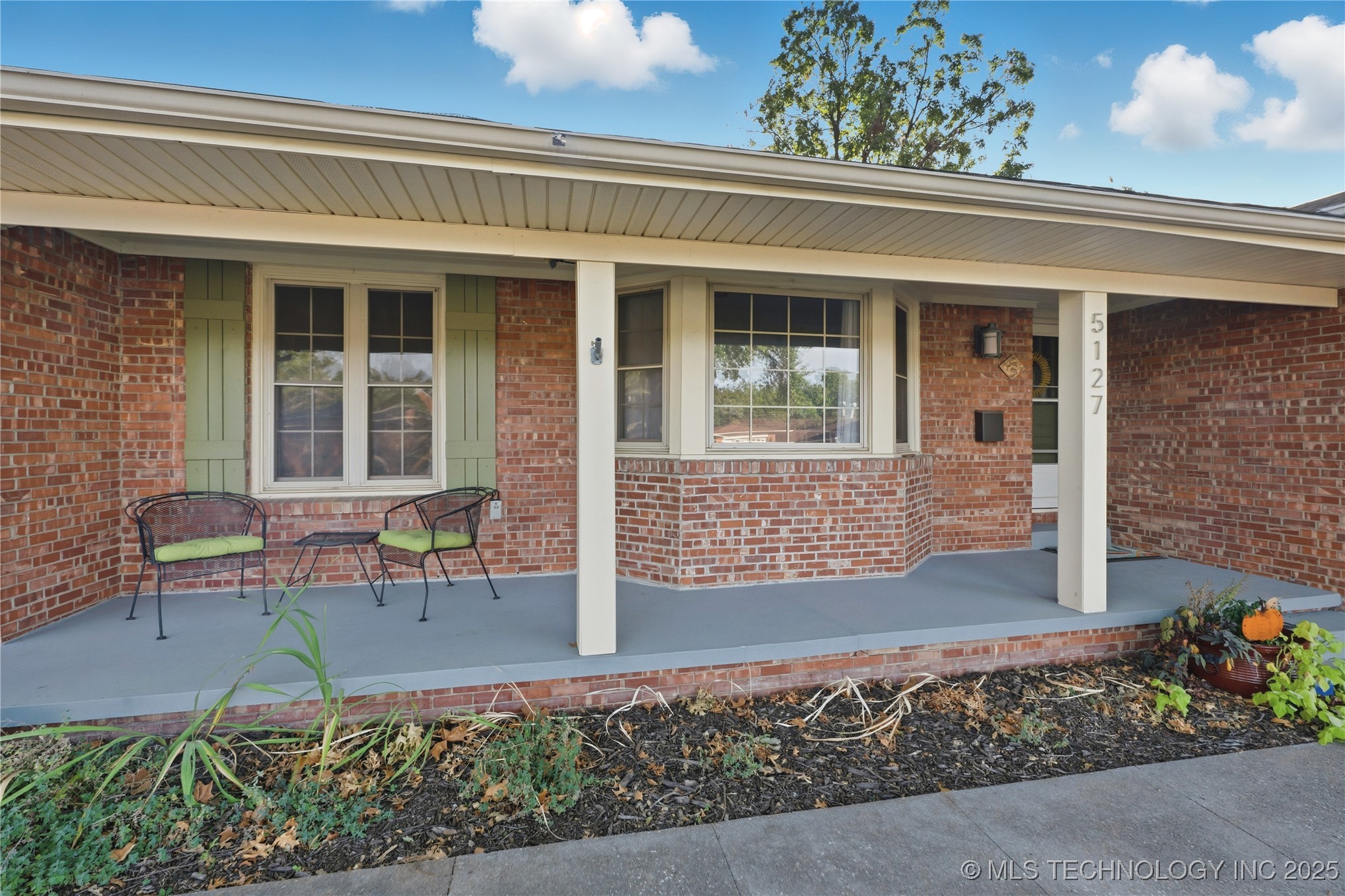 5127 S Columbia Avenue Property Photo 4