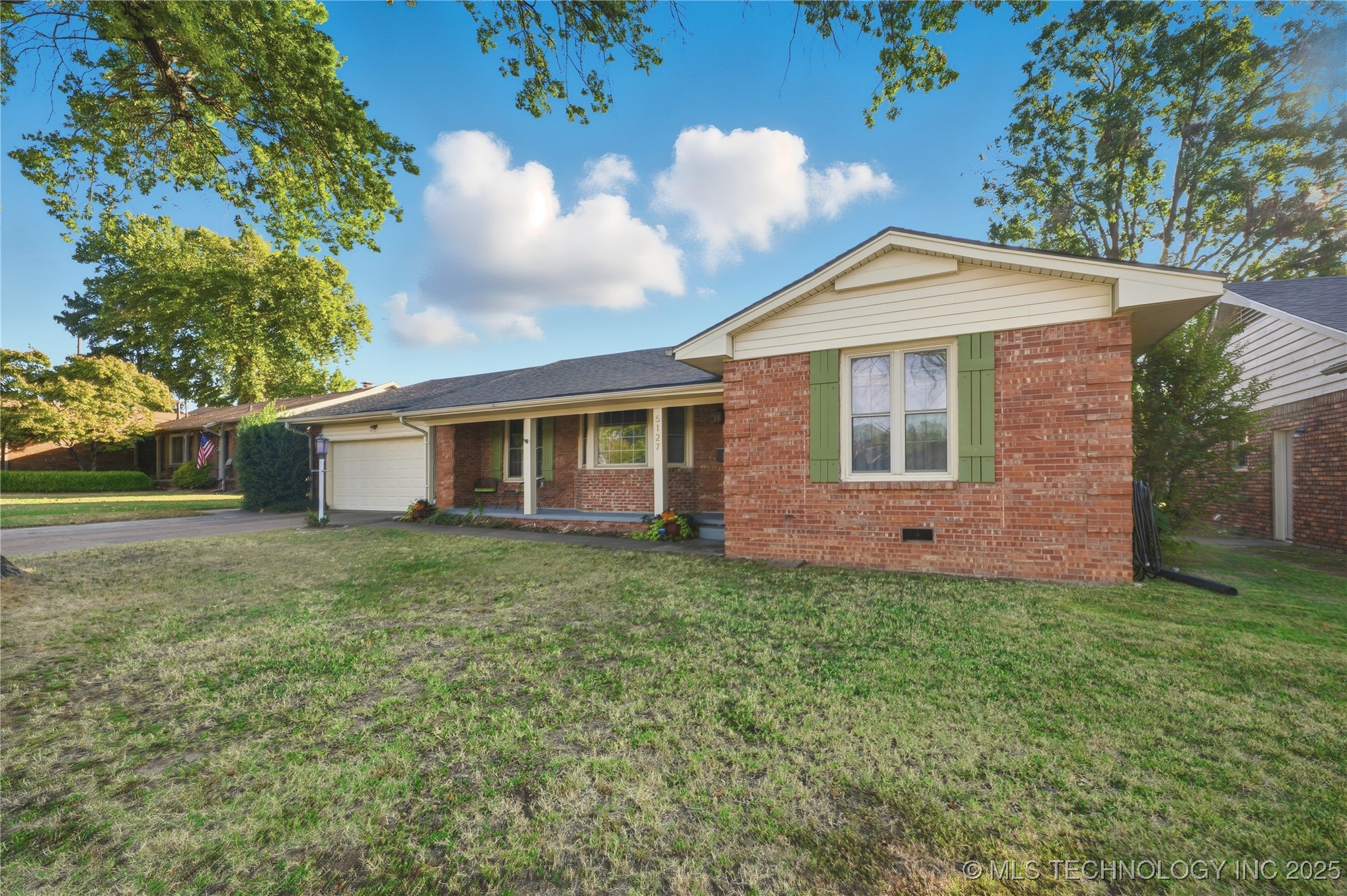 5127 S Columbia Avenue Property Photo 5