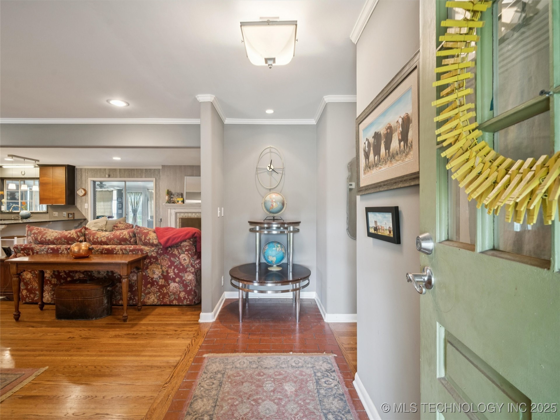 5127 S Columbia Avenue Property Photo 6