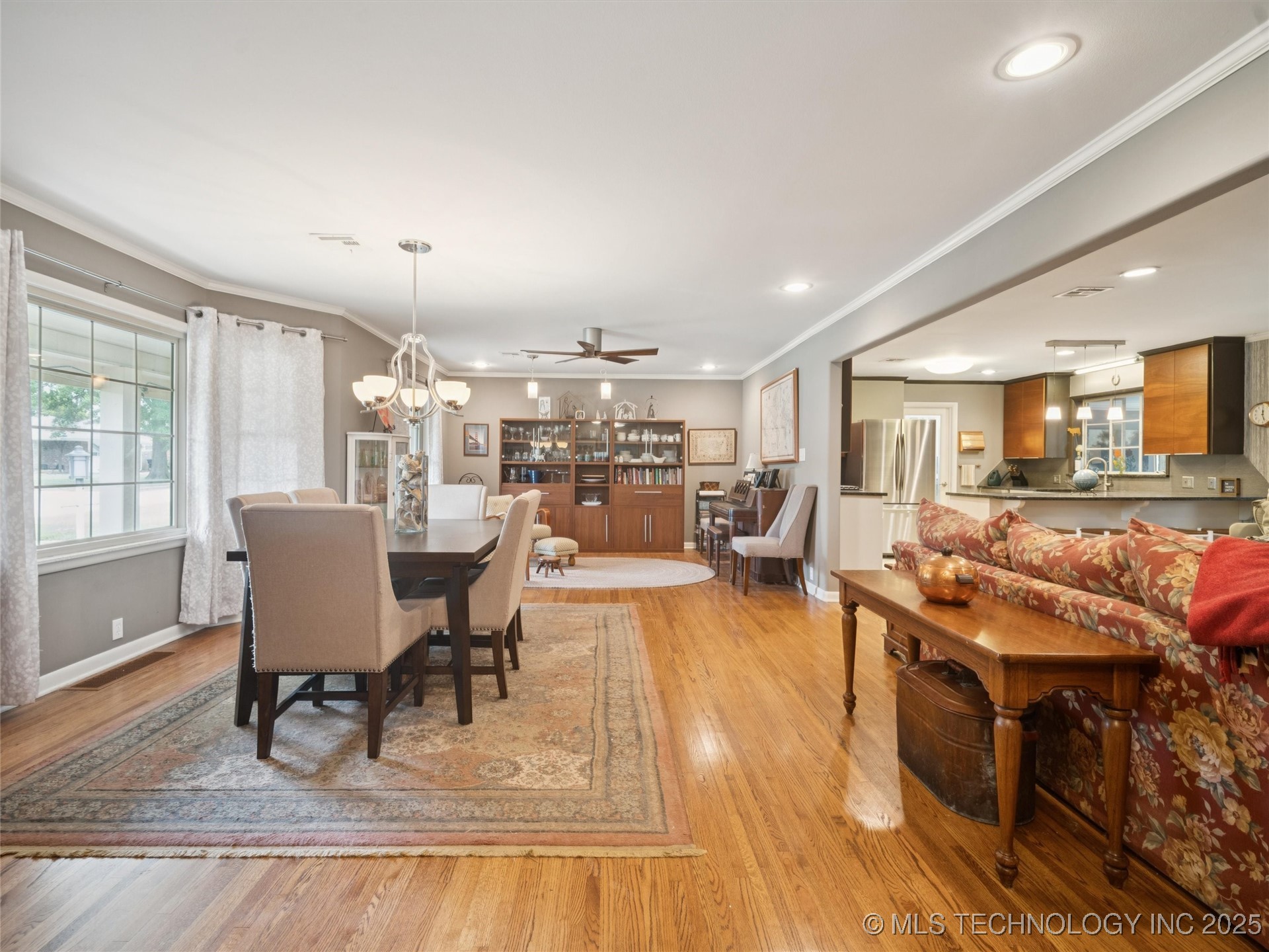 5127 S Columbia Avenue Property Photo 7