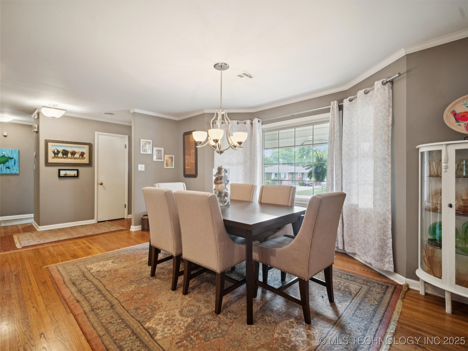 5127 S Columbia Avenue Property Photo 8