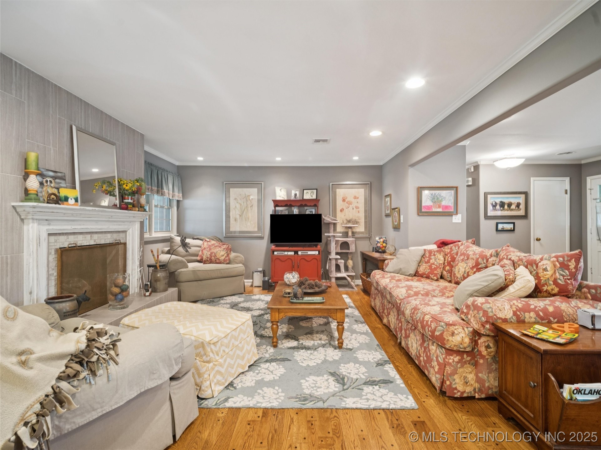 5127 S Columbia Avenue Property Photo 10