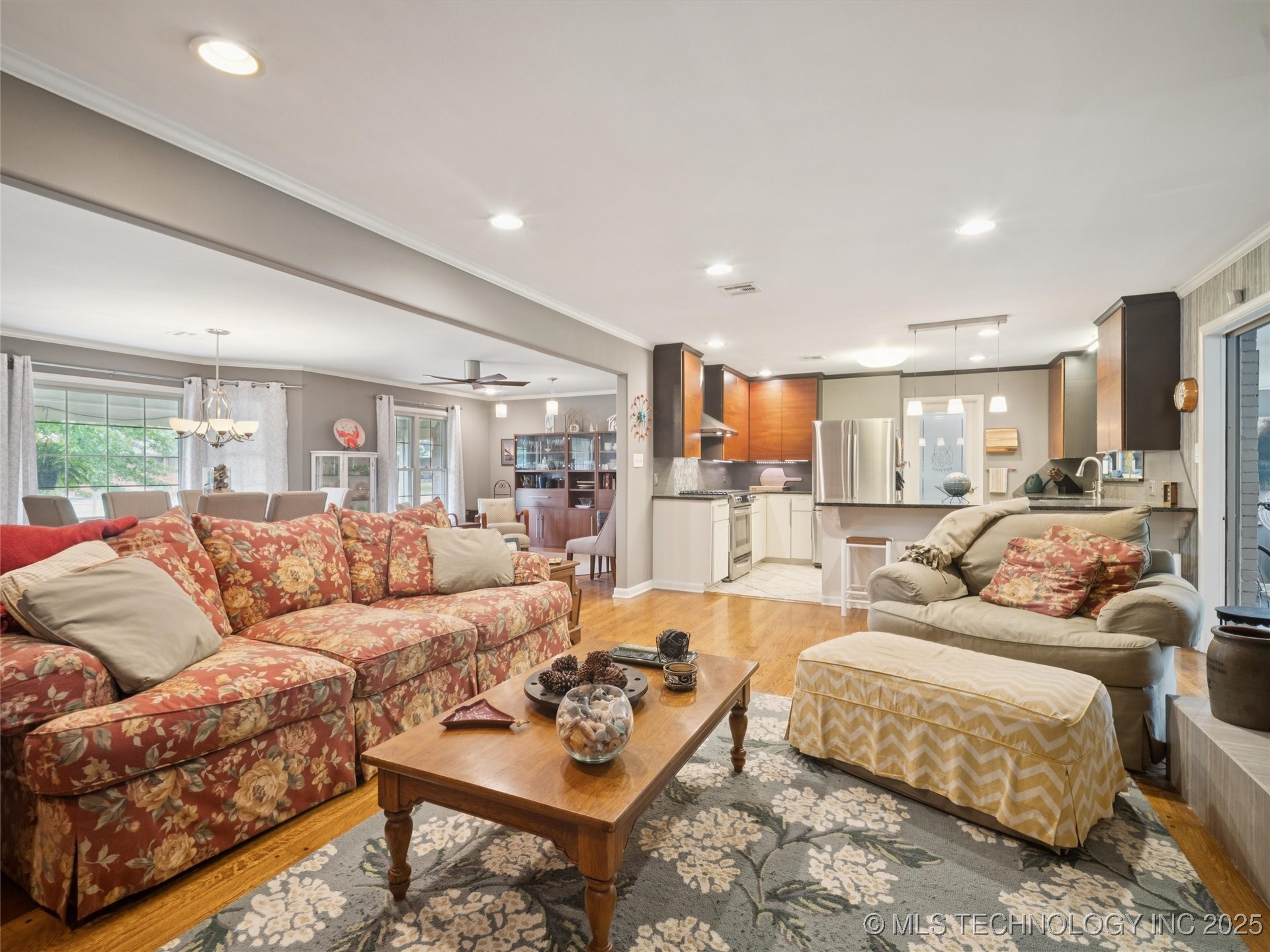 5127 S Columbia Avenue Property Photo 11