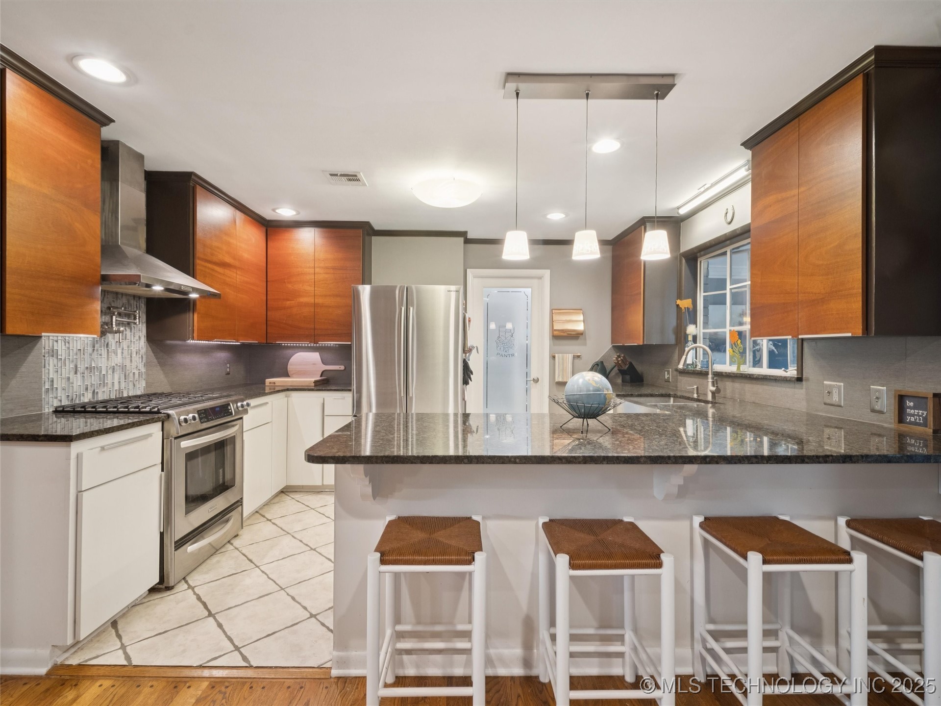 5127 S Columbia Avenue Property Photo 12