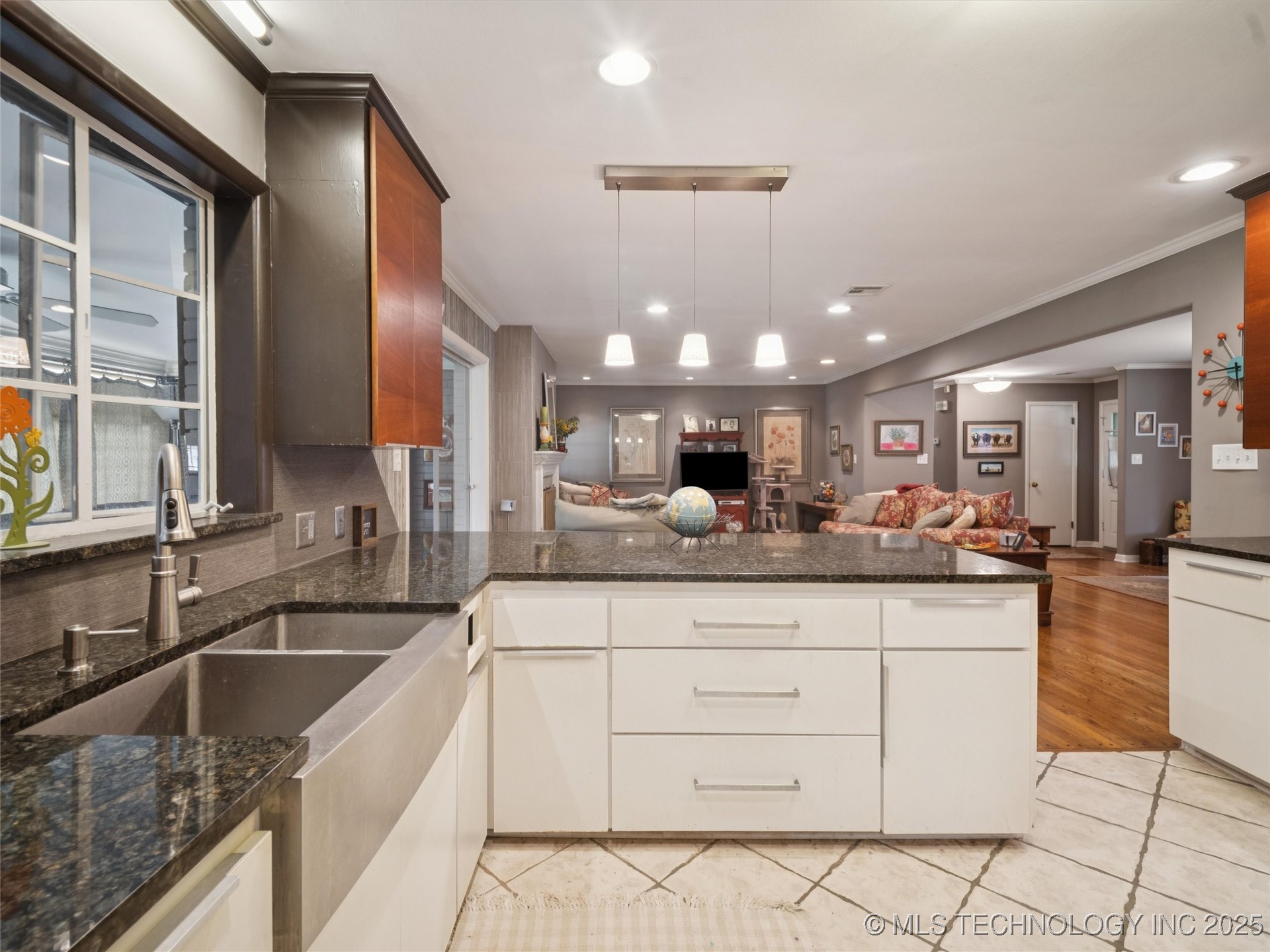 5127 S Columbia Avenue Property Photo 14