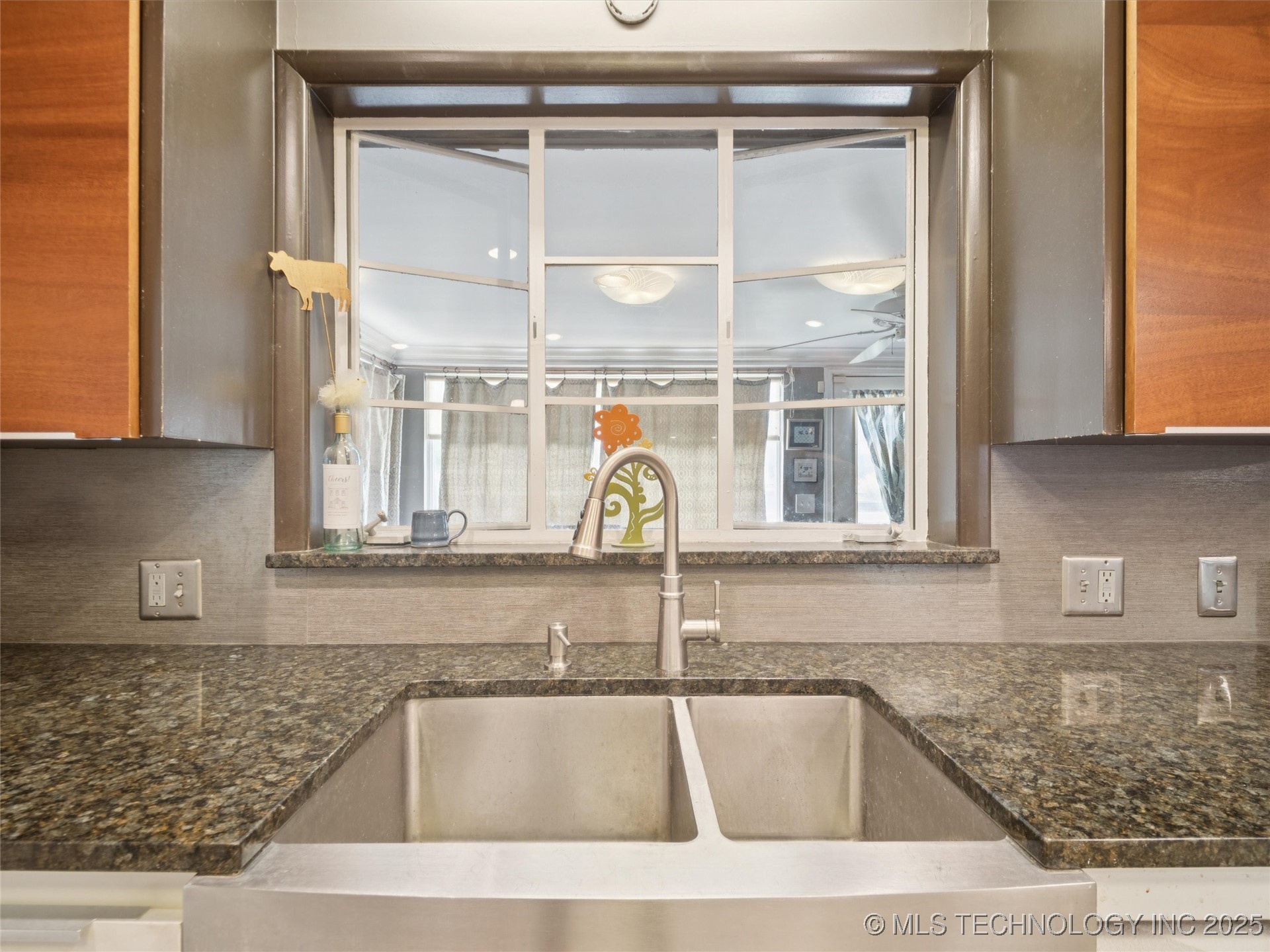 5127 S Columbia Avenue Property Photo 16