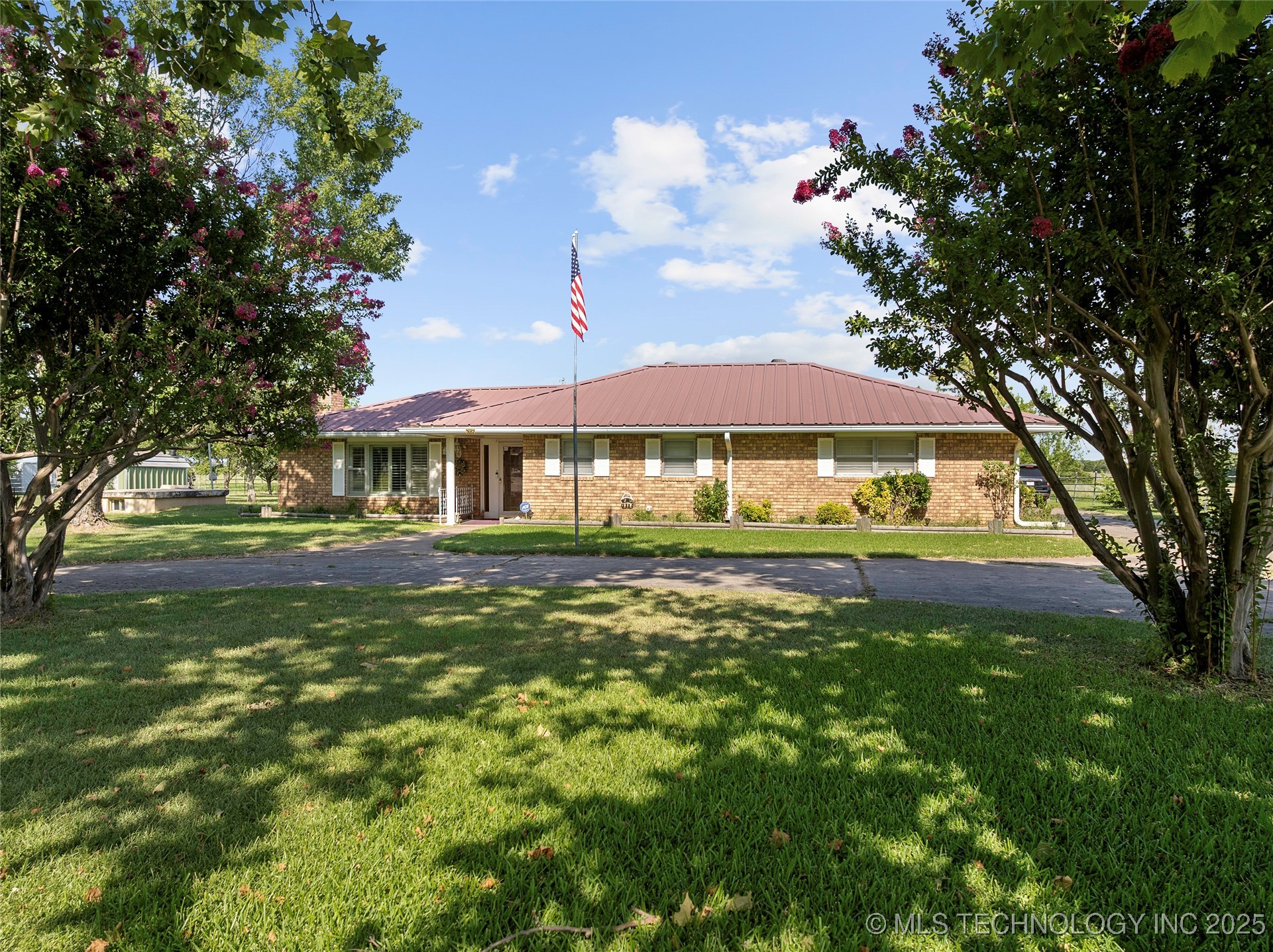 6892 Meridian Road Property Photo 2