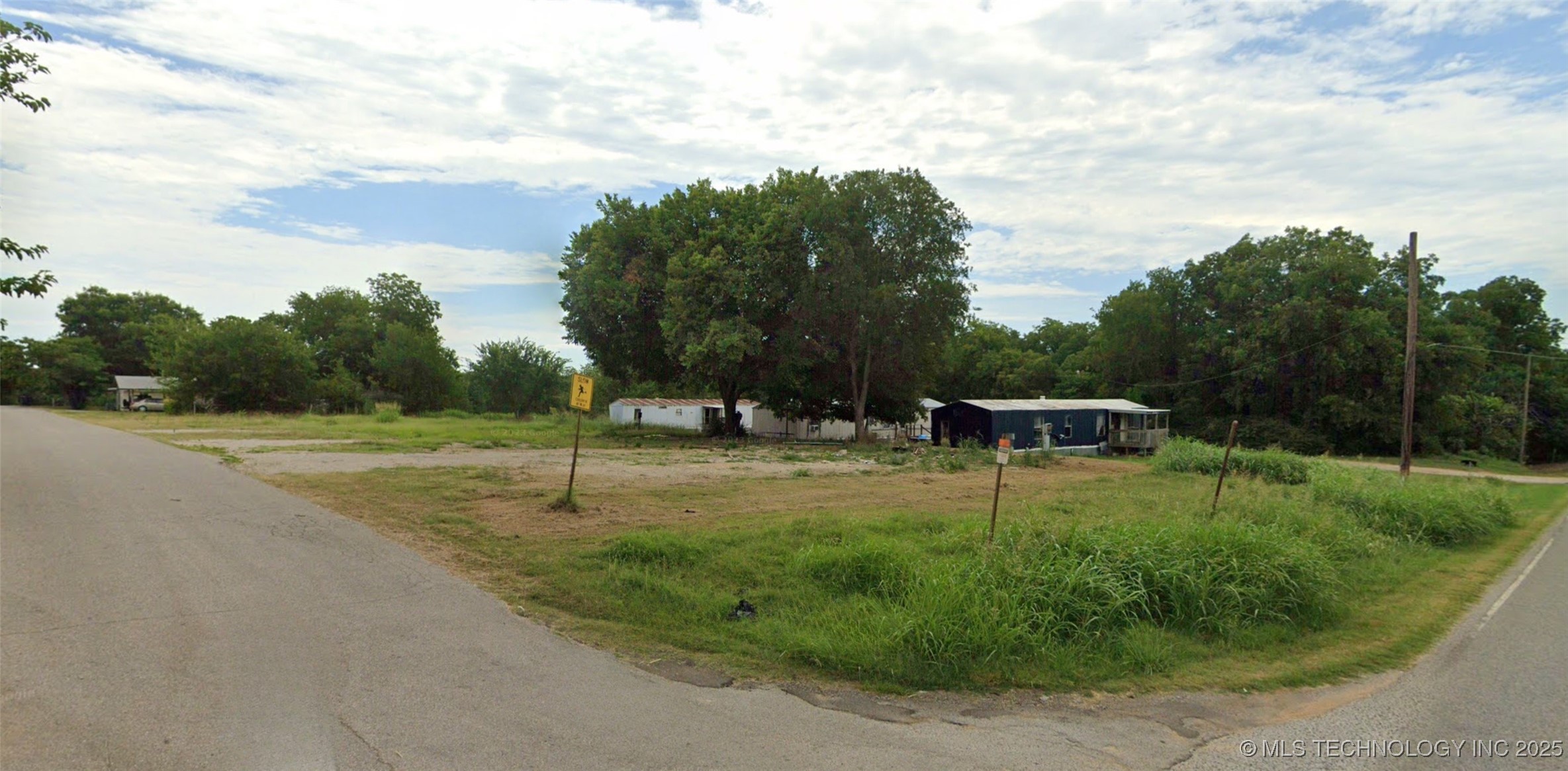 20 Idlewood Property Photo 3